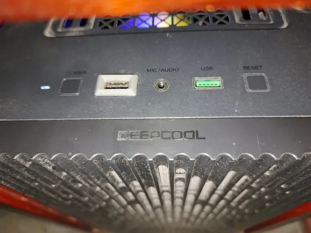 Easy insert USB A guide