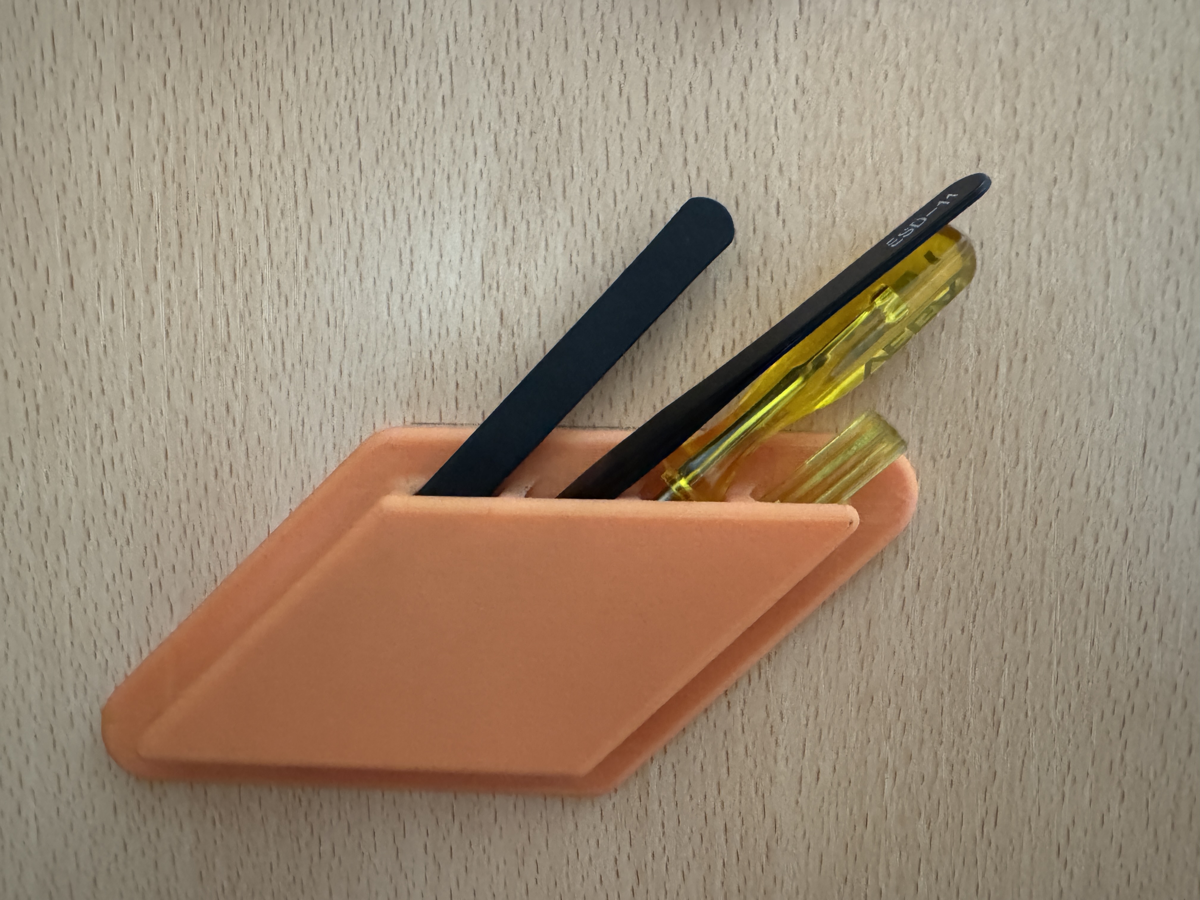 Parametrical Holder for Small Tools (Solidworks)