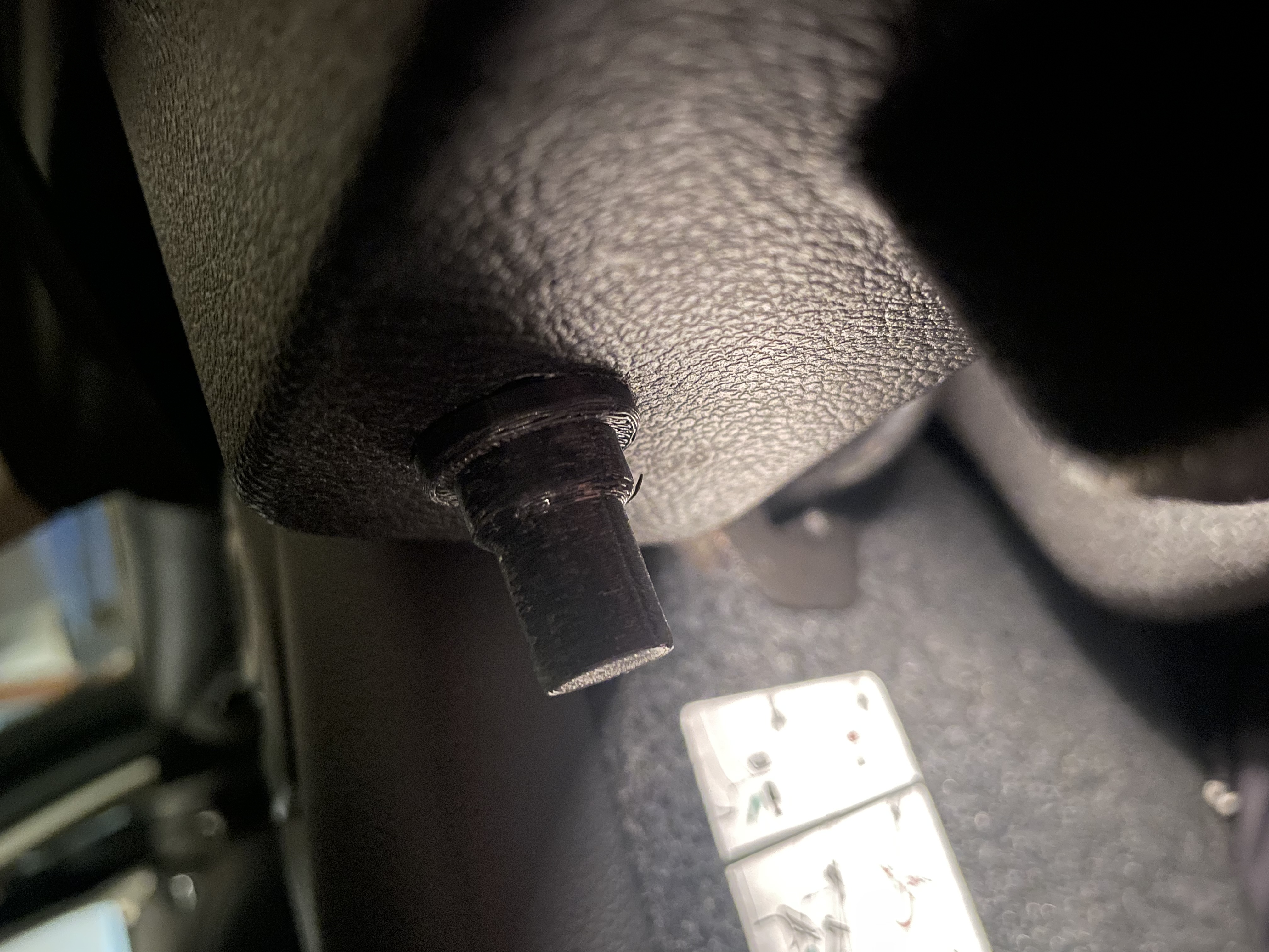 Ford Focus Hatchback Cargo Cover Peg