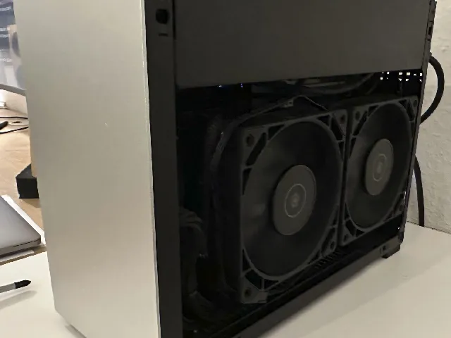 Low profile fan mounting rails for deshrouded reference Radeon RX6800XT / RX6900XT
