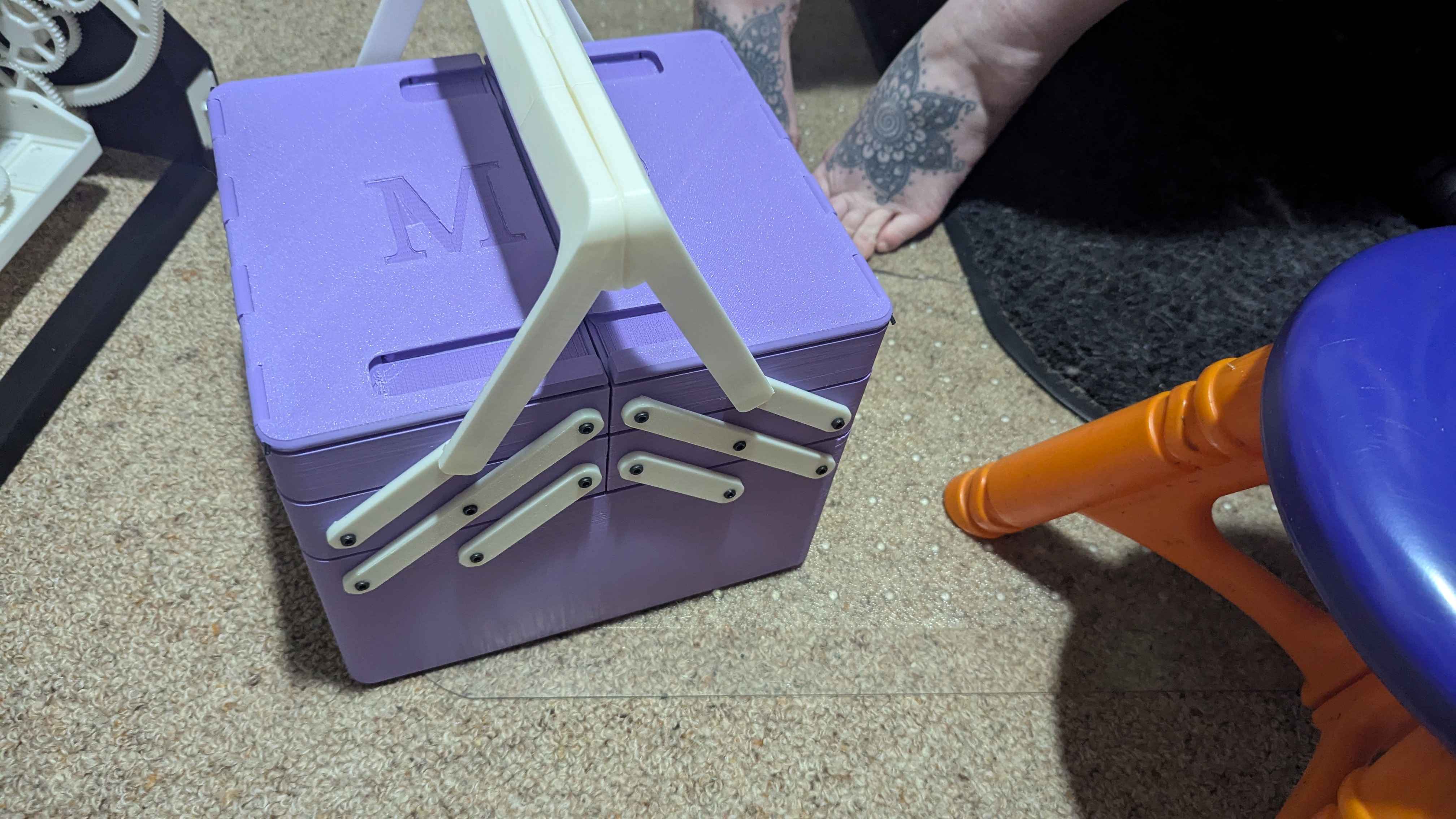 Cantilever tool/sewing box PLA friendly Screw variation