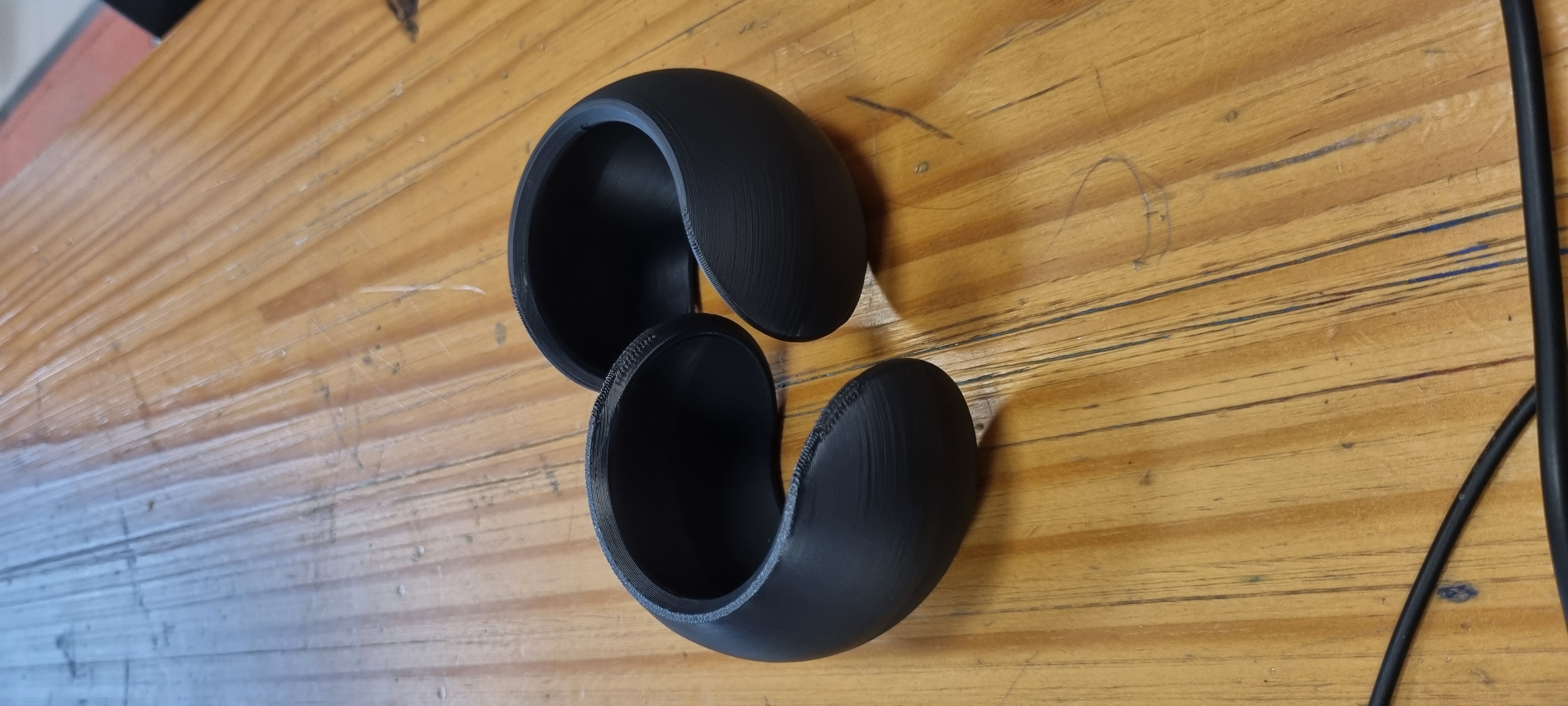 Miniatura 2 do modelo 3D Two-Piece Smooth Sphere
