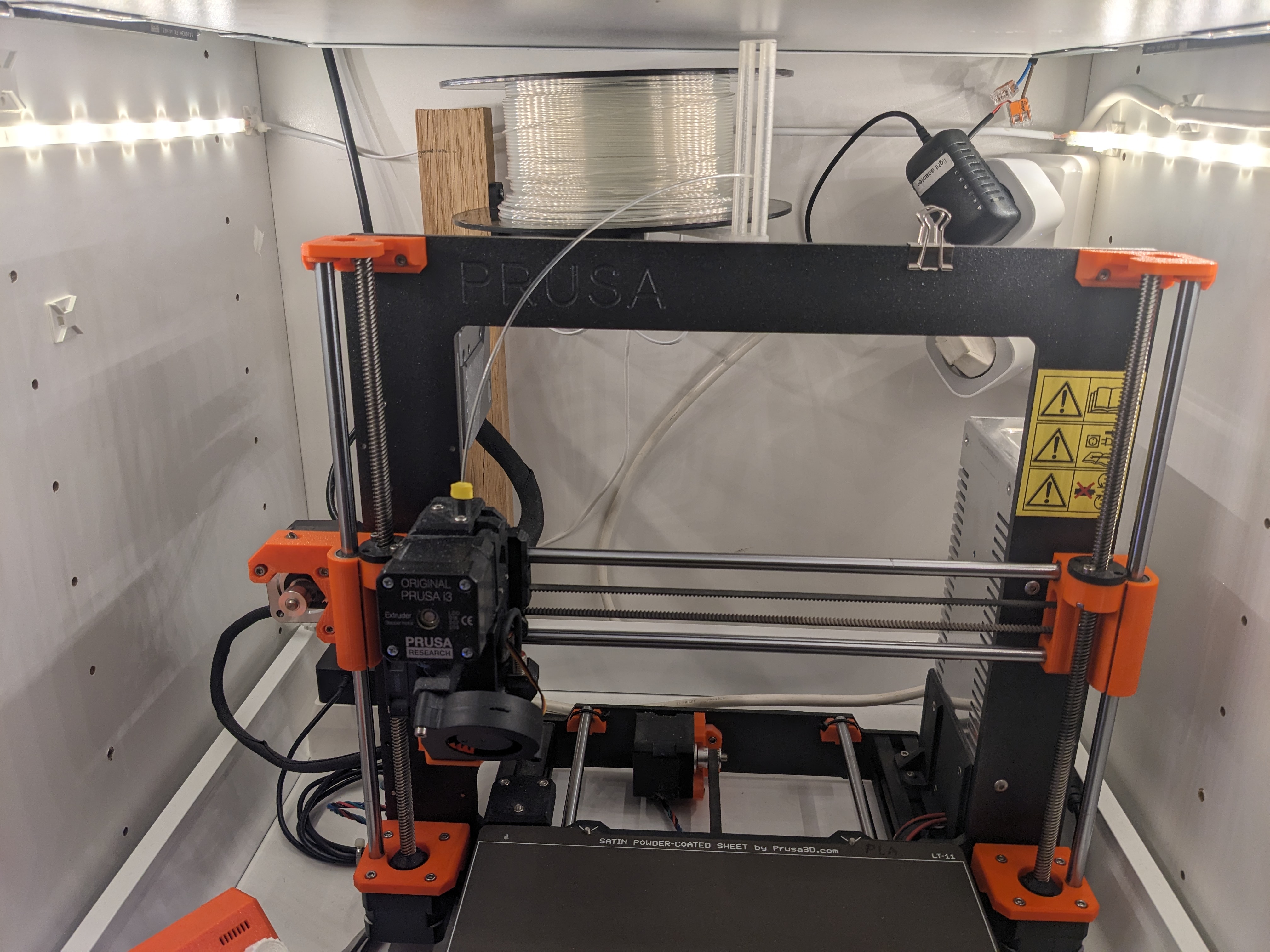 Flexible filament holder for wall mount