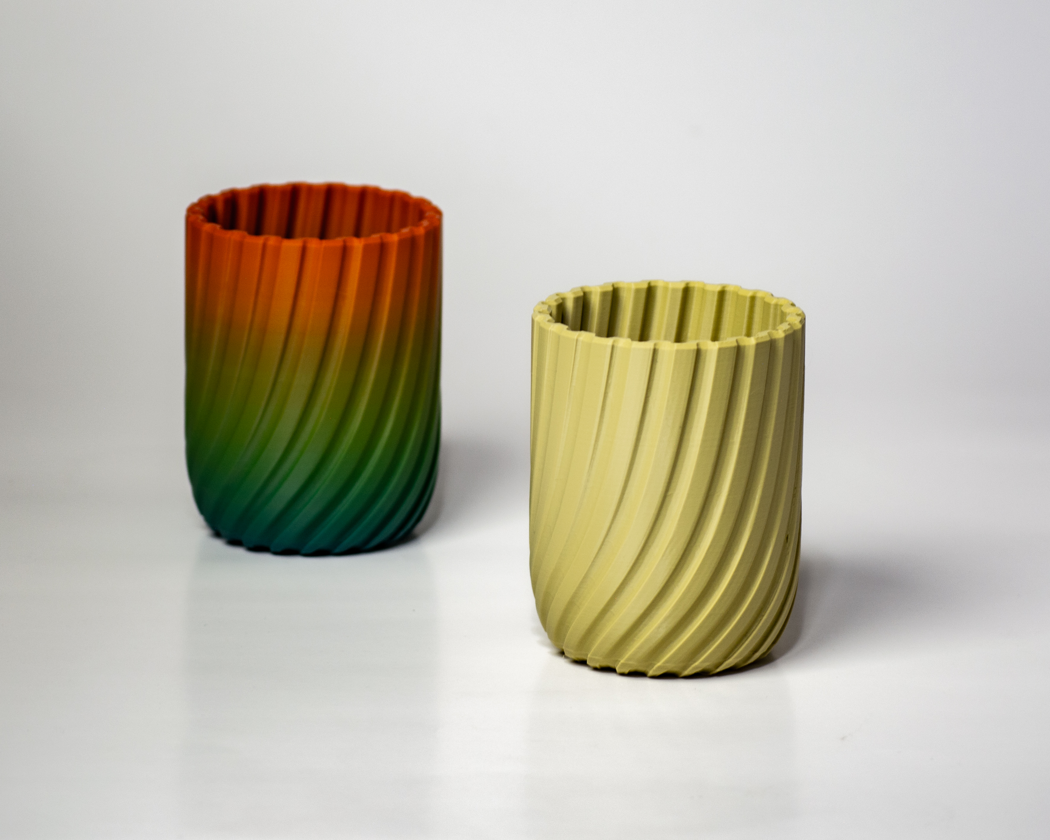 Cup 004 - Spiral Ribbed Desk Organizer / Modern Vase / Pencil Cup