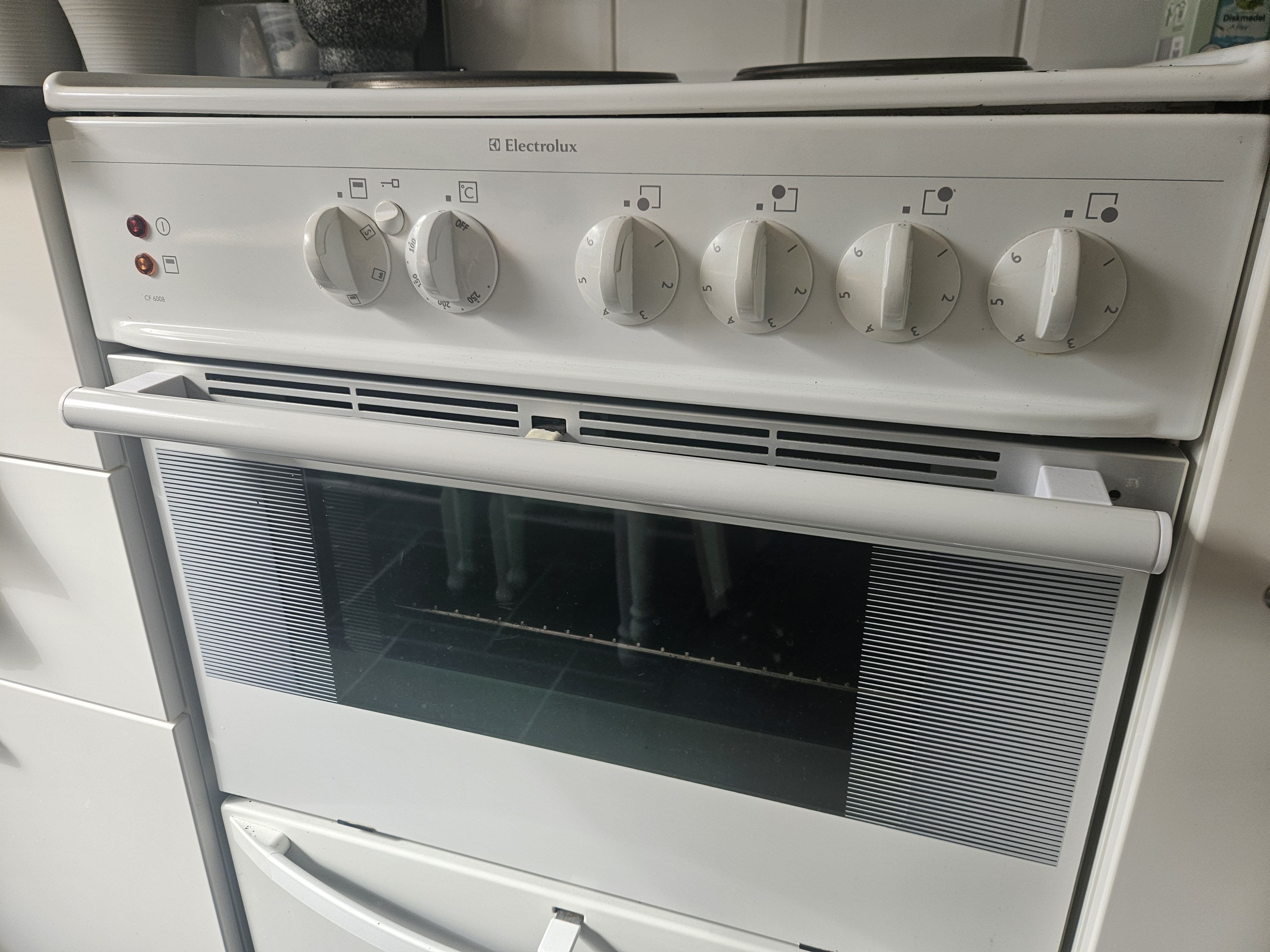 Universal oven door handle