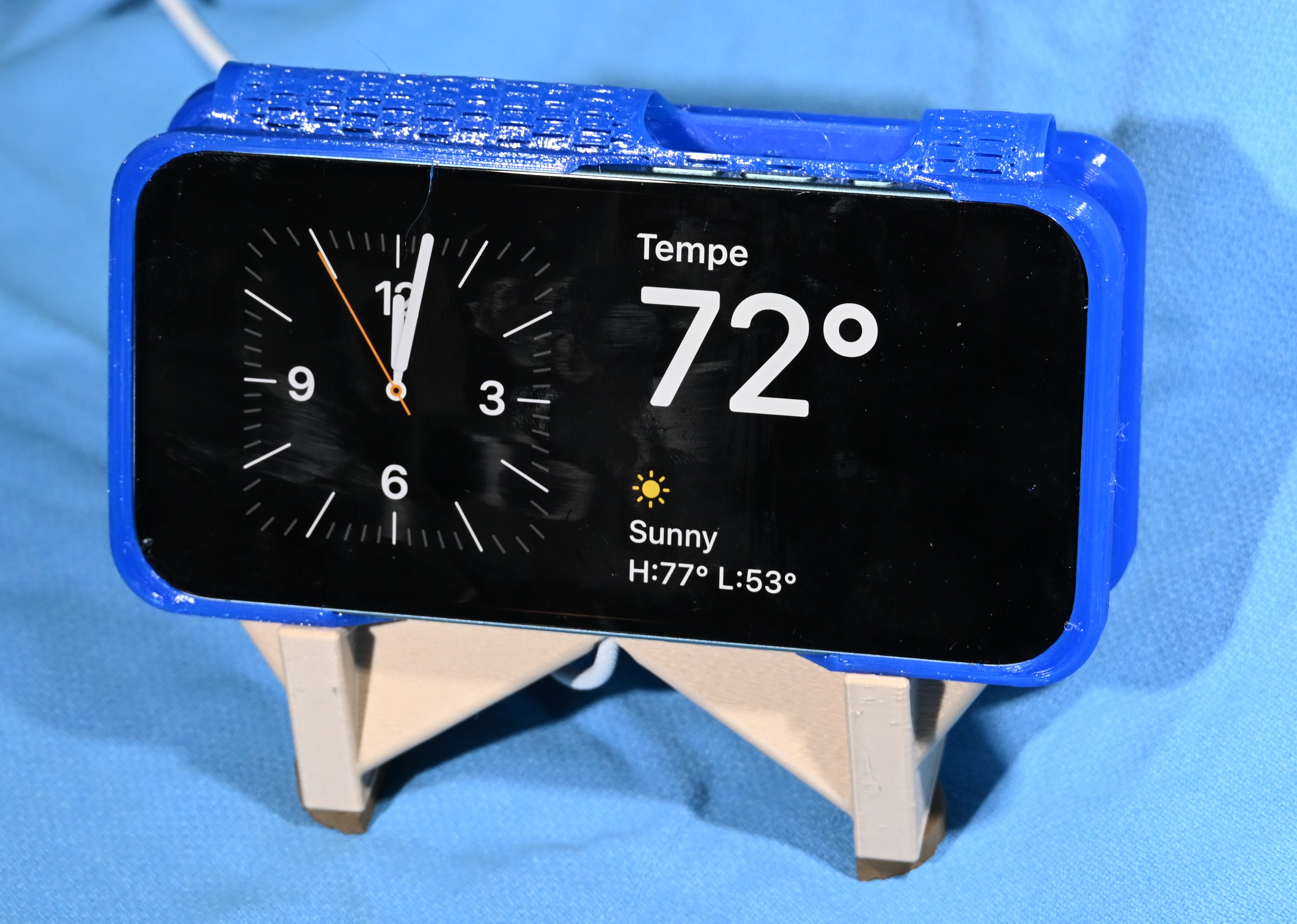 MagSafe landscape-mode Charging Stand for iPhone in walletcase [OpenSCAD]