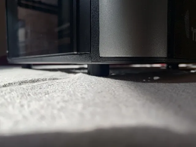 Feet for thermaltake pc case
