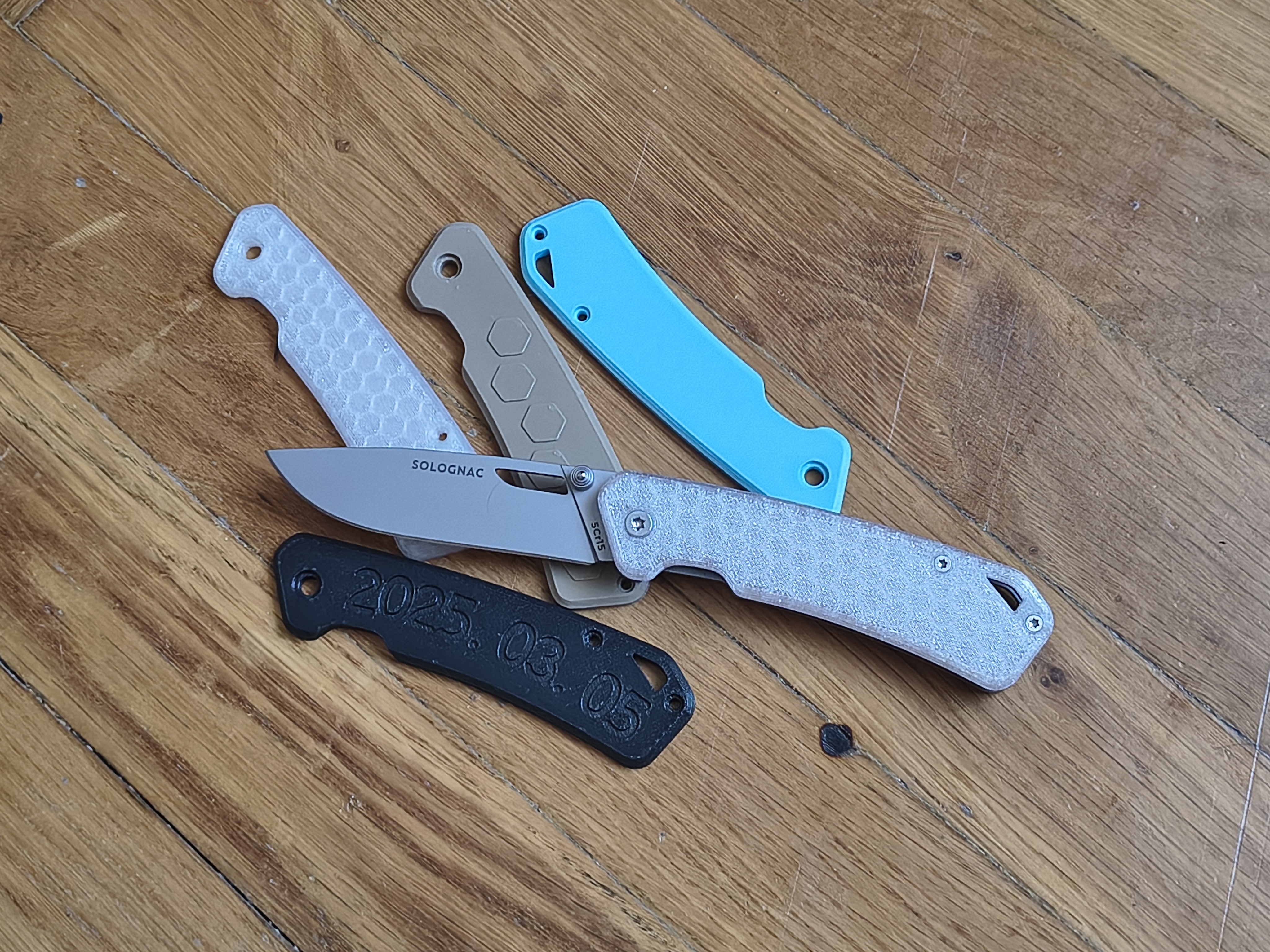Decathlon Axis 75 Grip V2 folding knife handle