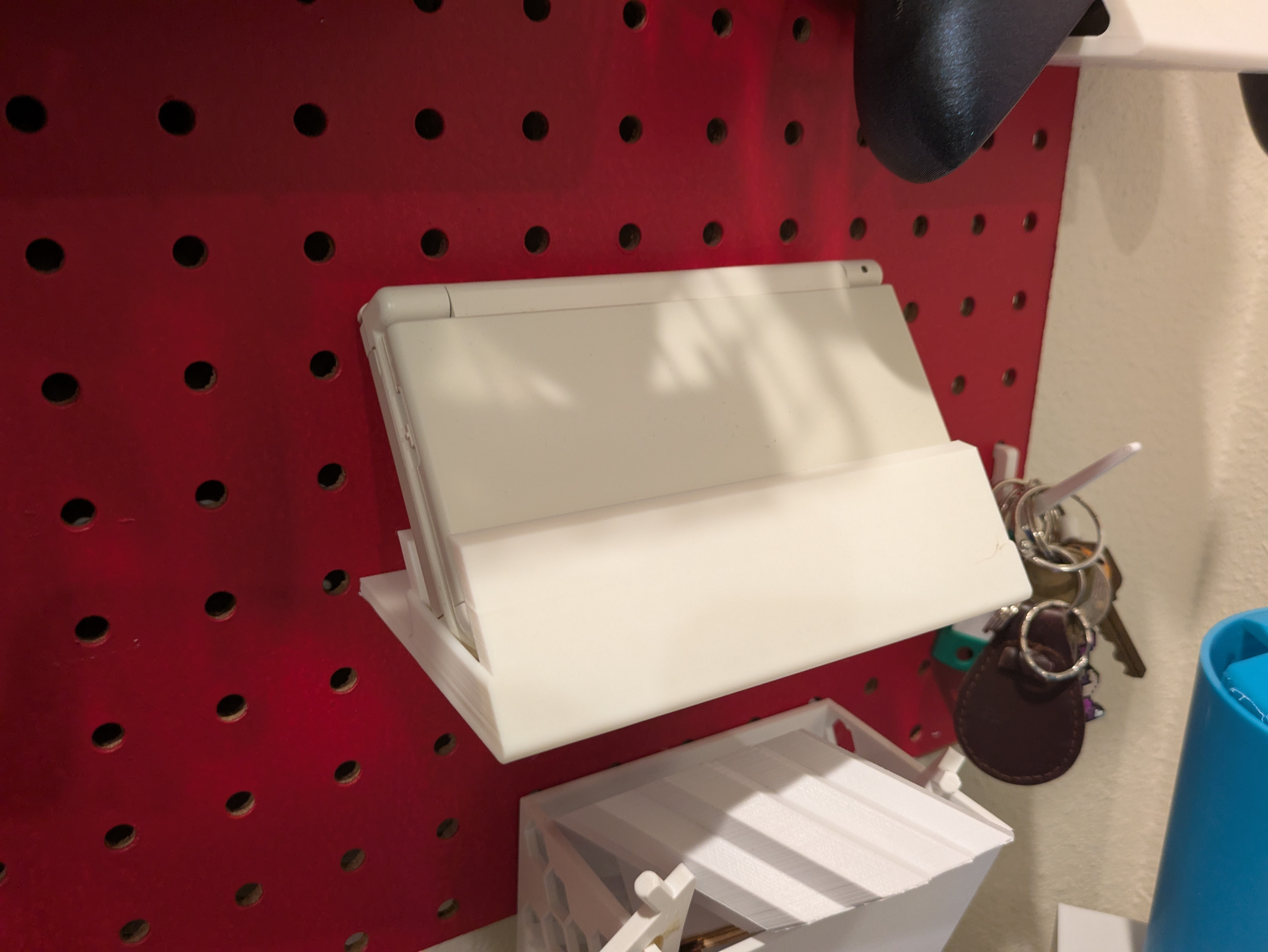 Peg Board "New" 3DS Holder