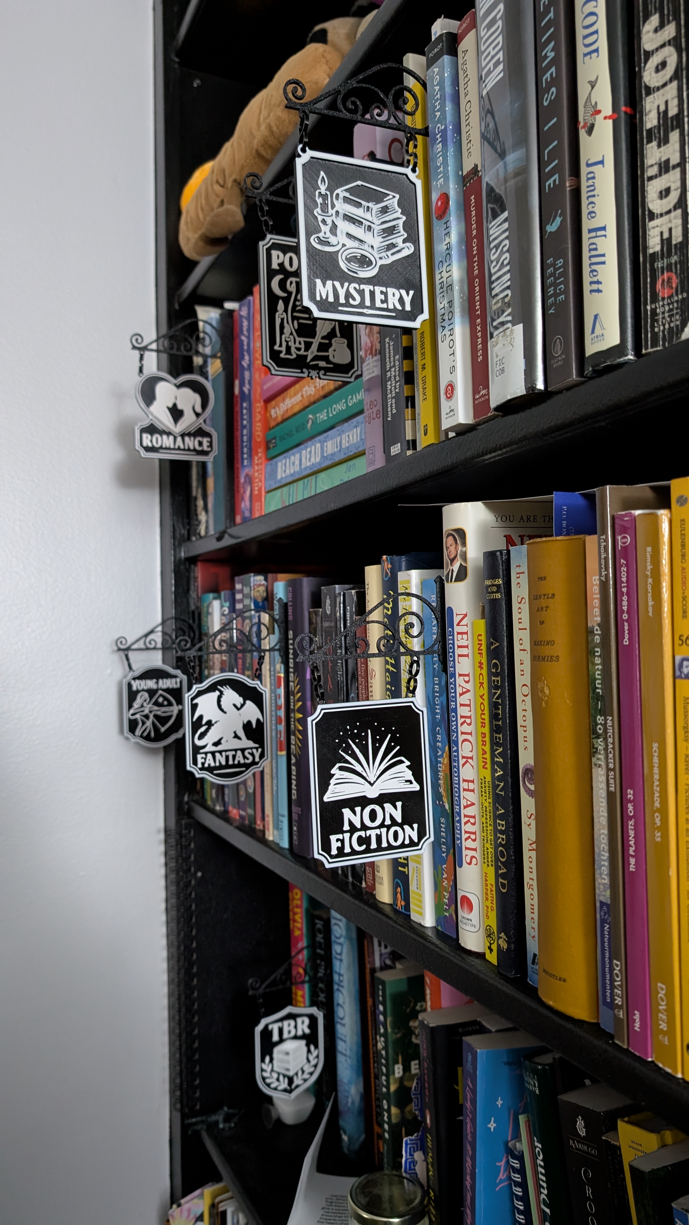 Cute Hanging Bookshelf Signs