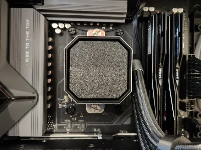 Thermalright Frozen Prism AIO 360mm faceplate