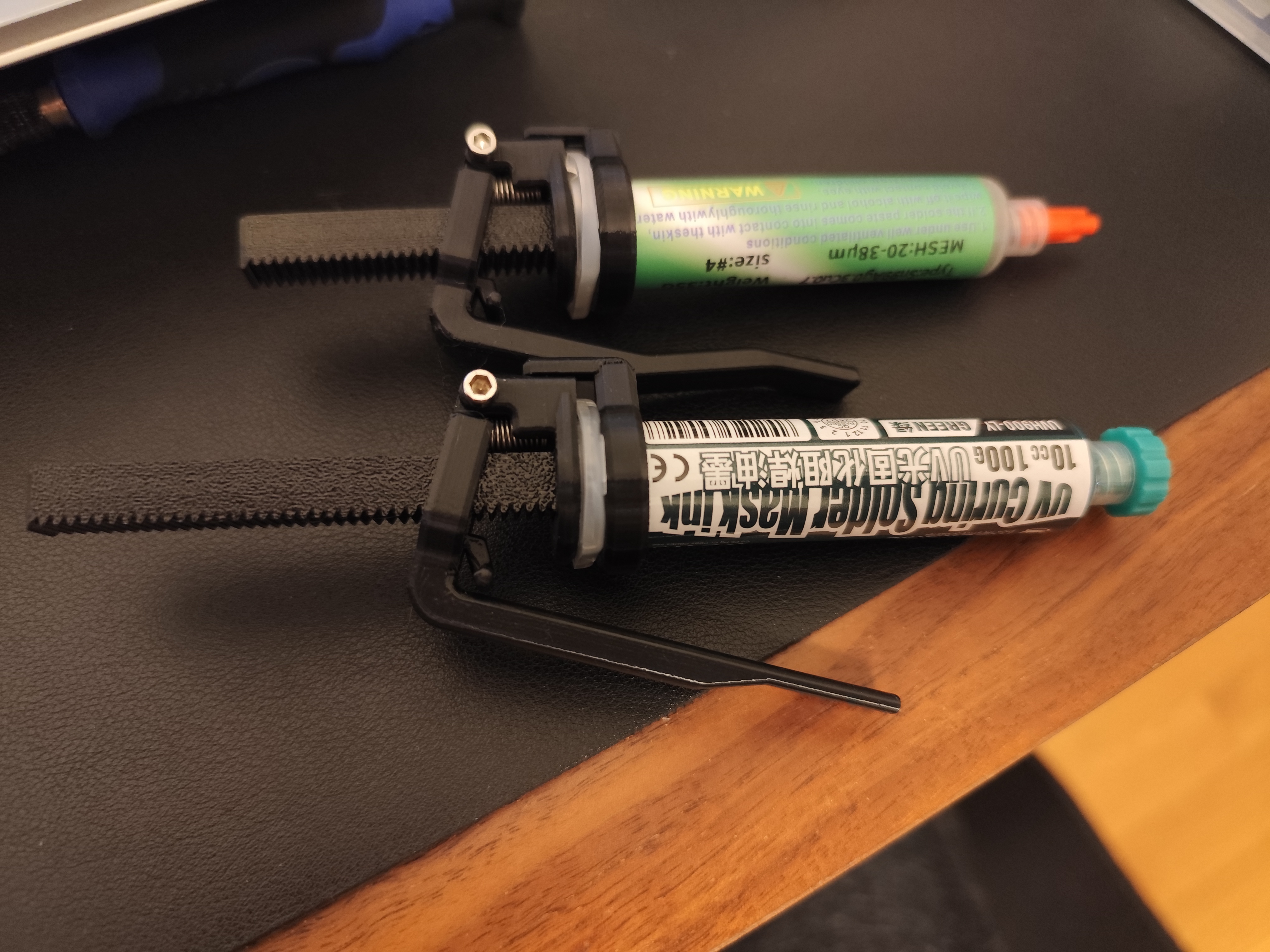 Remix Syringe dispenser with Mount_18.5mm Syringe + 18.8mm Syringe + Plunger with Chamfer + Lever straight and for longer srew