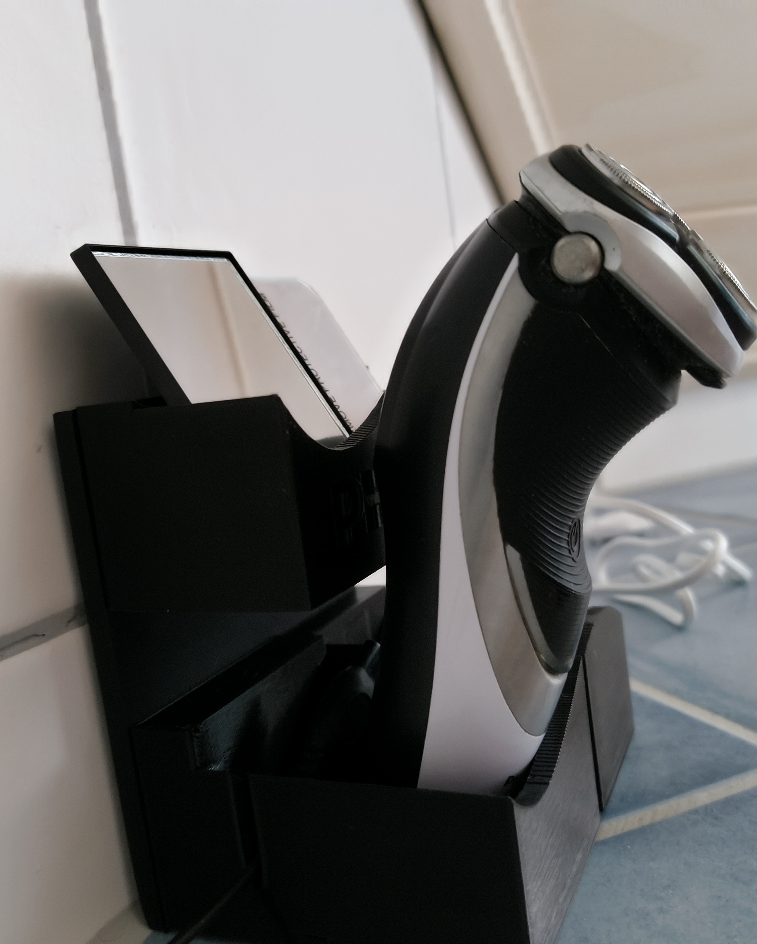Philips Products Hygiene and Loading Station - Wallhanger — thumbnail 3