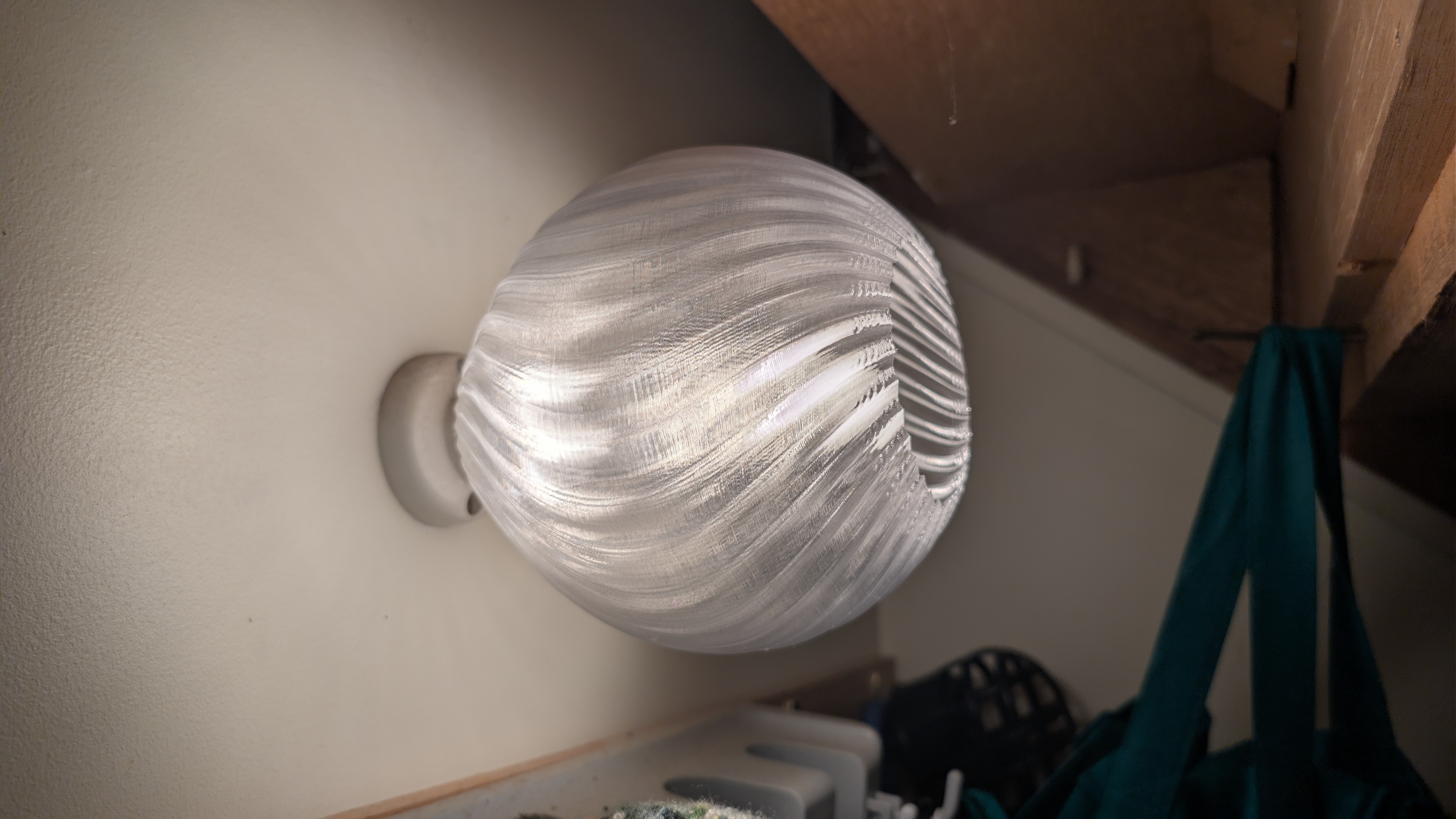 Batten light diffuser for B22 bulb fitting