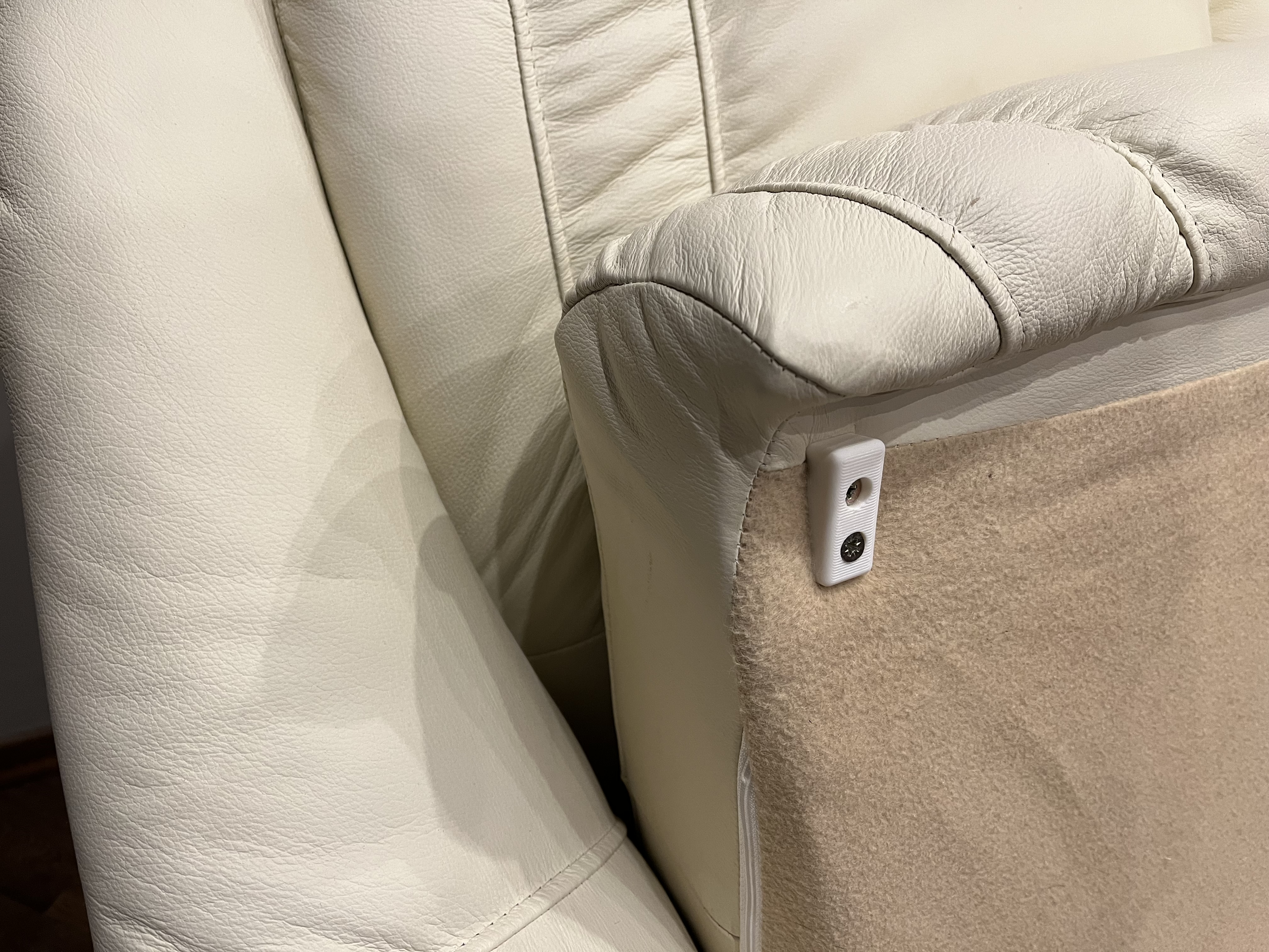 Hanspert couch detent
