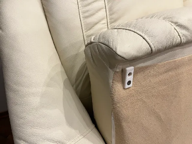 Hanspert couch detent