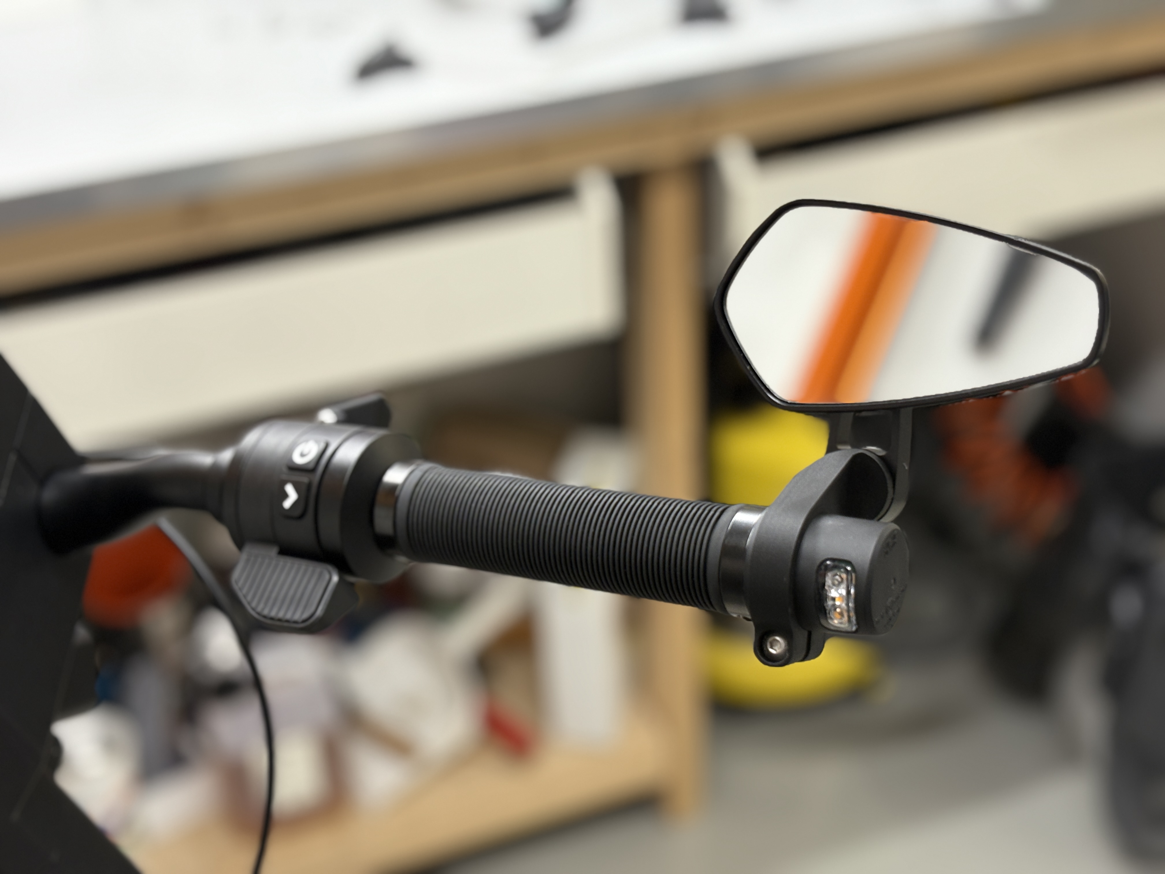 Apollo Phantom 2.0 handlebar mirror bracket