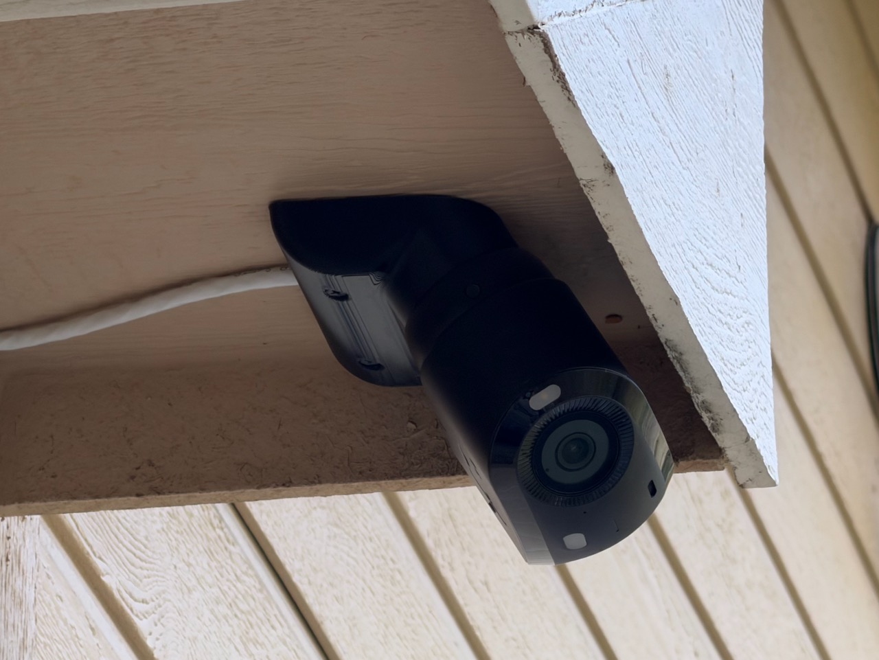 Ubiquiti G6 180 Camera Under Eave Mount