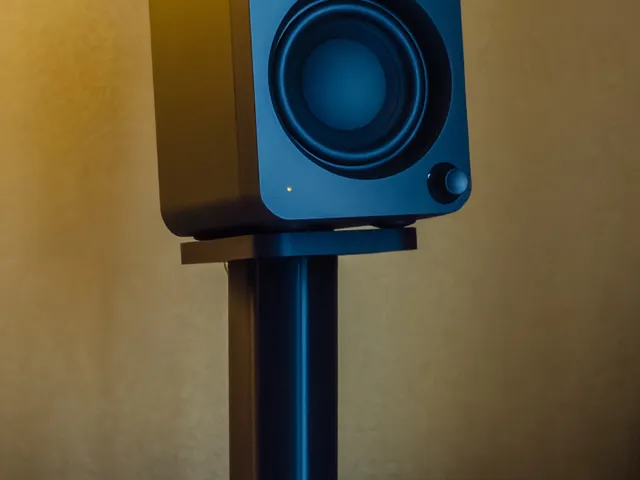 Studio Monitor Speaker Stand (Kanto ORA)