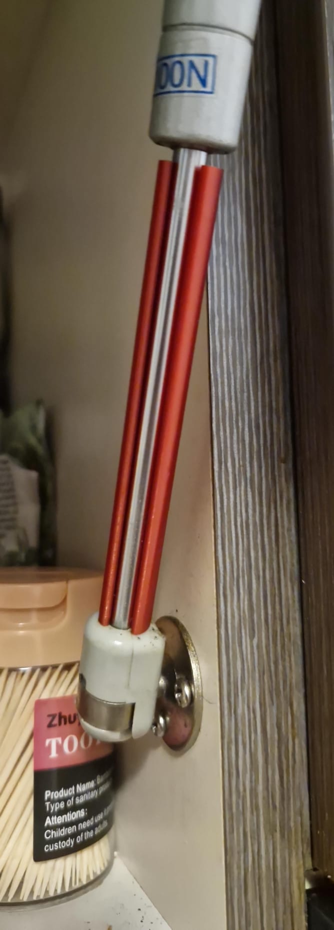 Cabinet strut blocker
