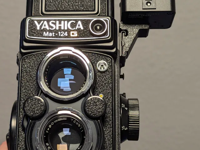 Yashica Mat-124G 90° Cold Shoe Adapter