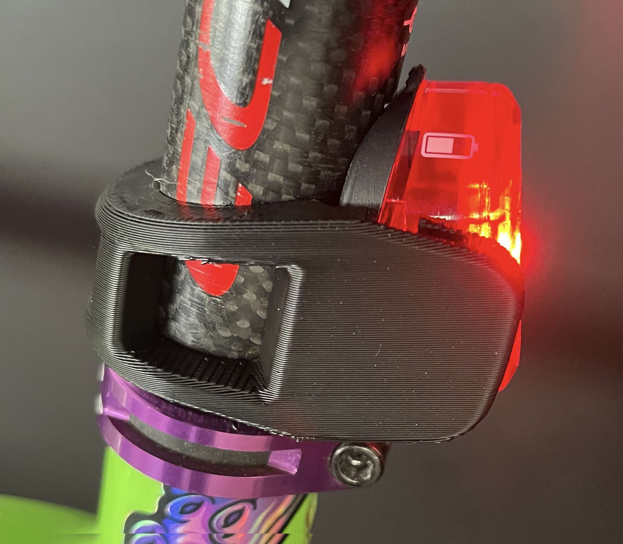 Seatpost attachment for Sigma nugget II flash back light