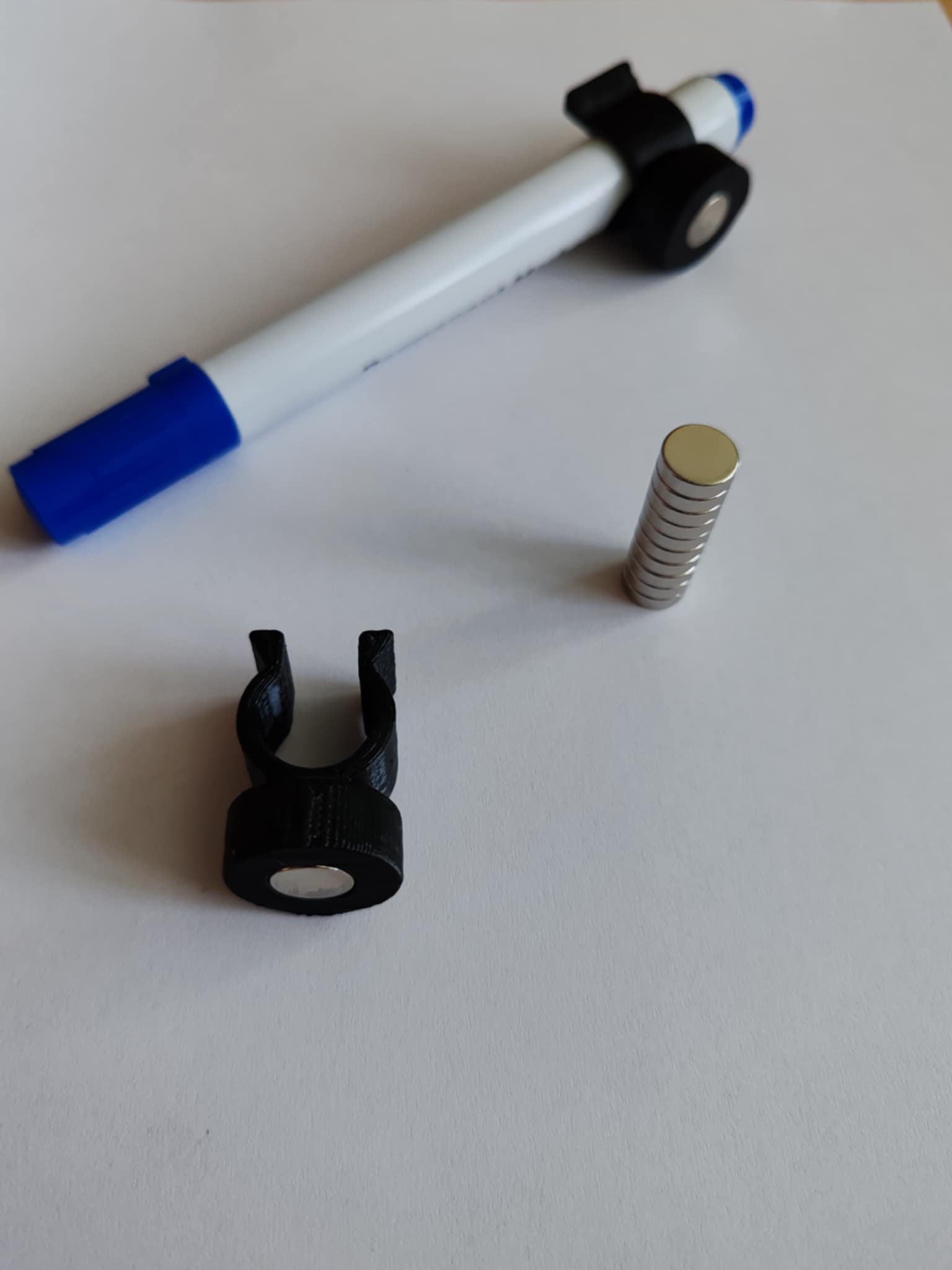 Magnetic marker holder