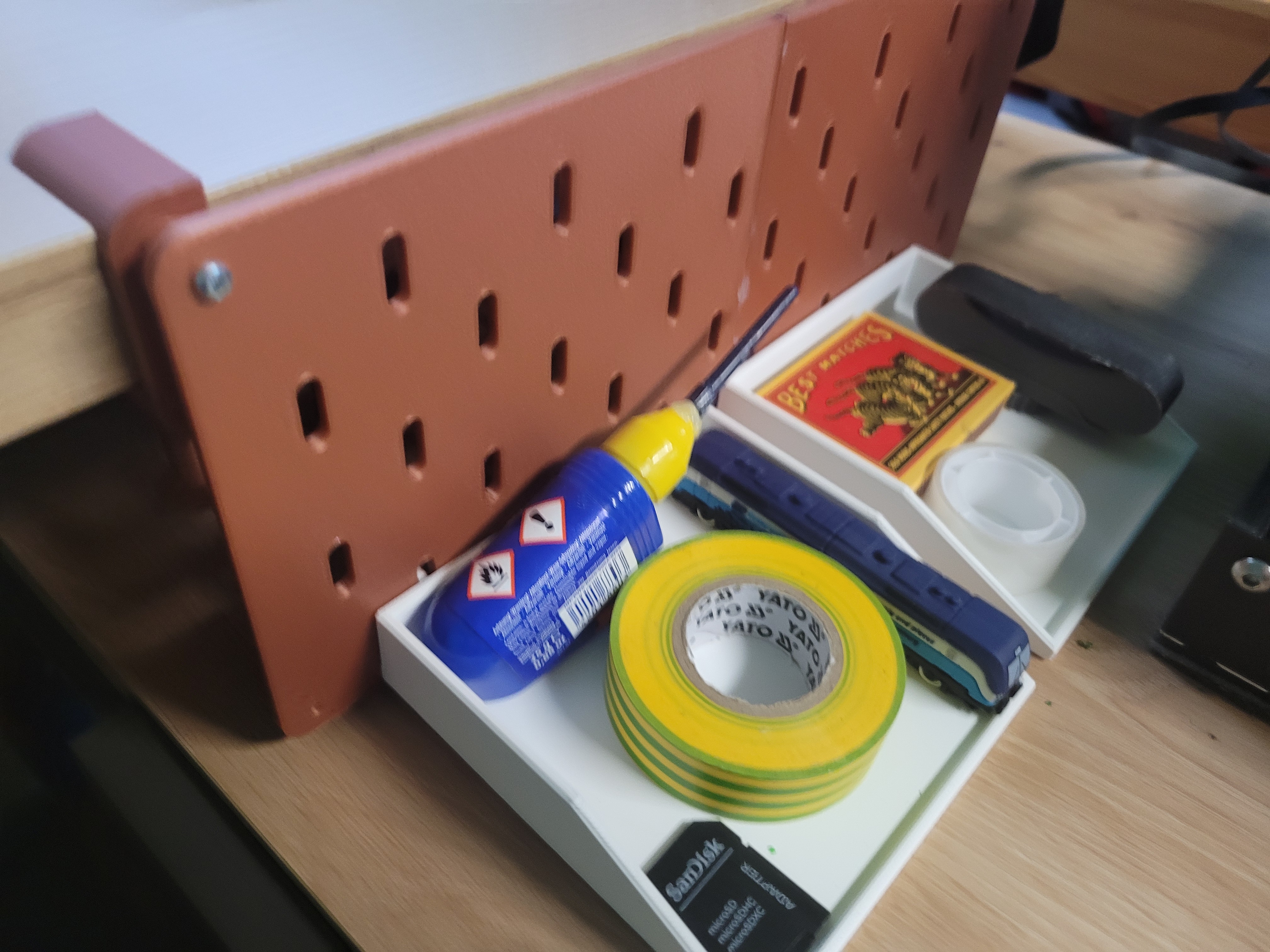 Stolni ikea skadis/Desktop ikea skadis — miniatura 2