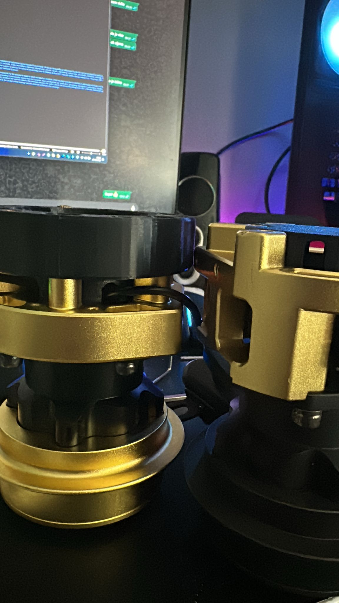 Simracing wheel converter from 6x70mm to 6x74mm