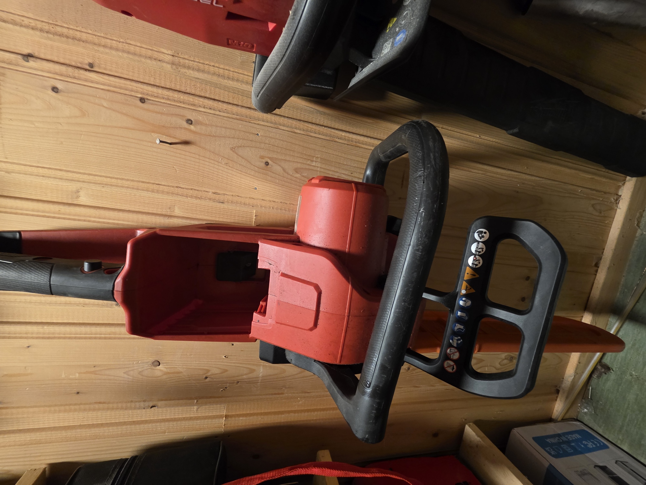 milwaukee chainsaw wall mount
