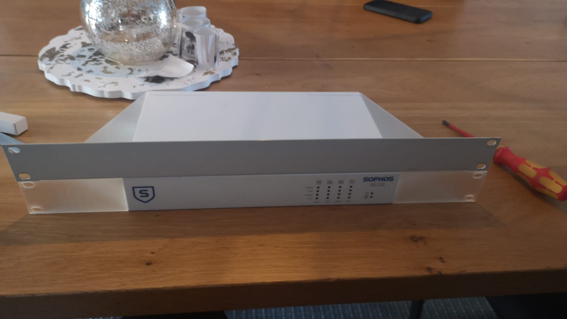 Sophos SG 135 Netzwerkschrank 19 Zoll Kit Rack Mount