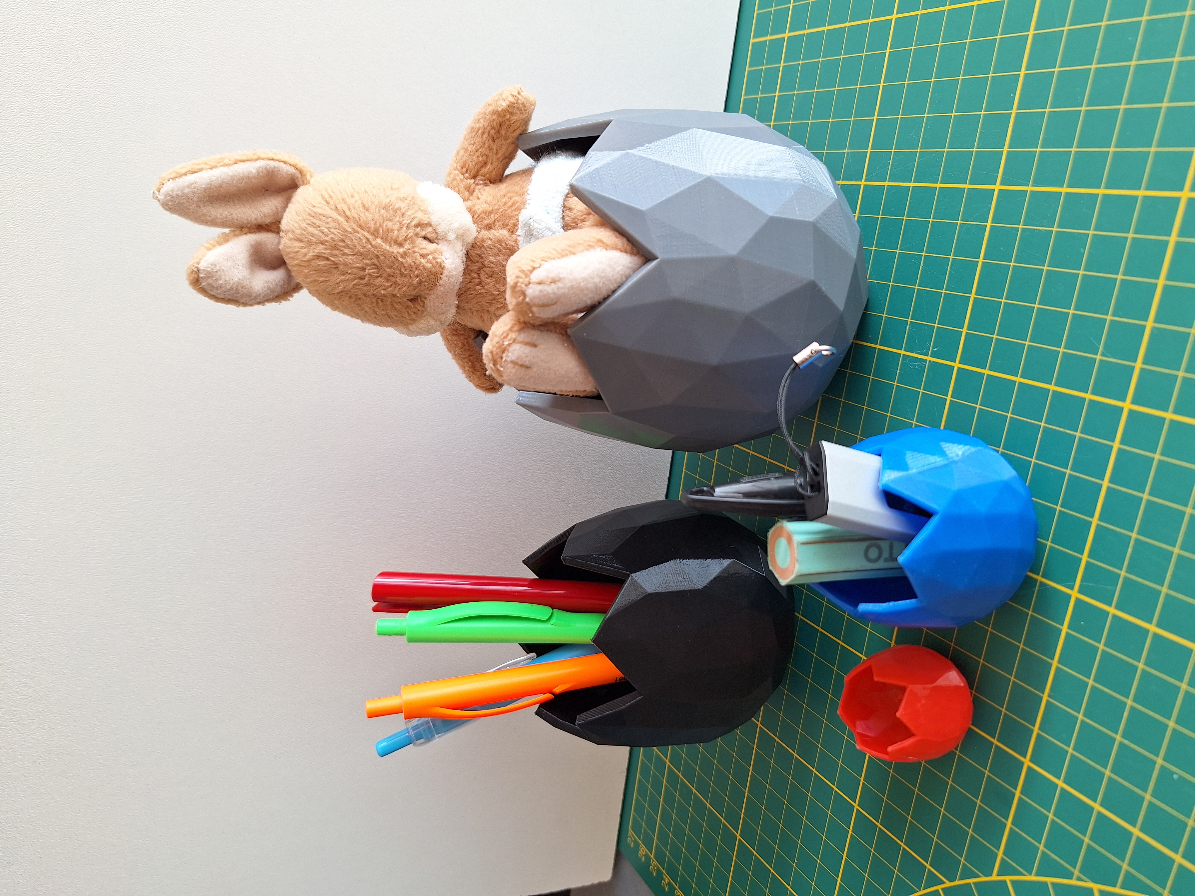 LOW POLY BROKEN EGGS — miniatura 5