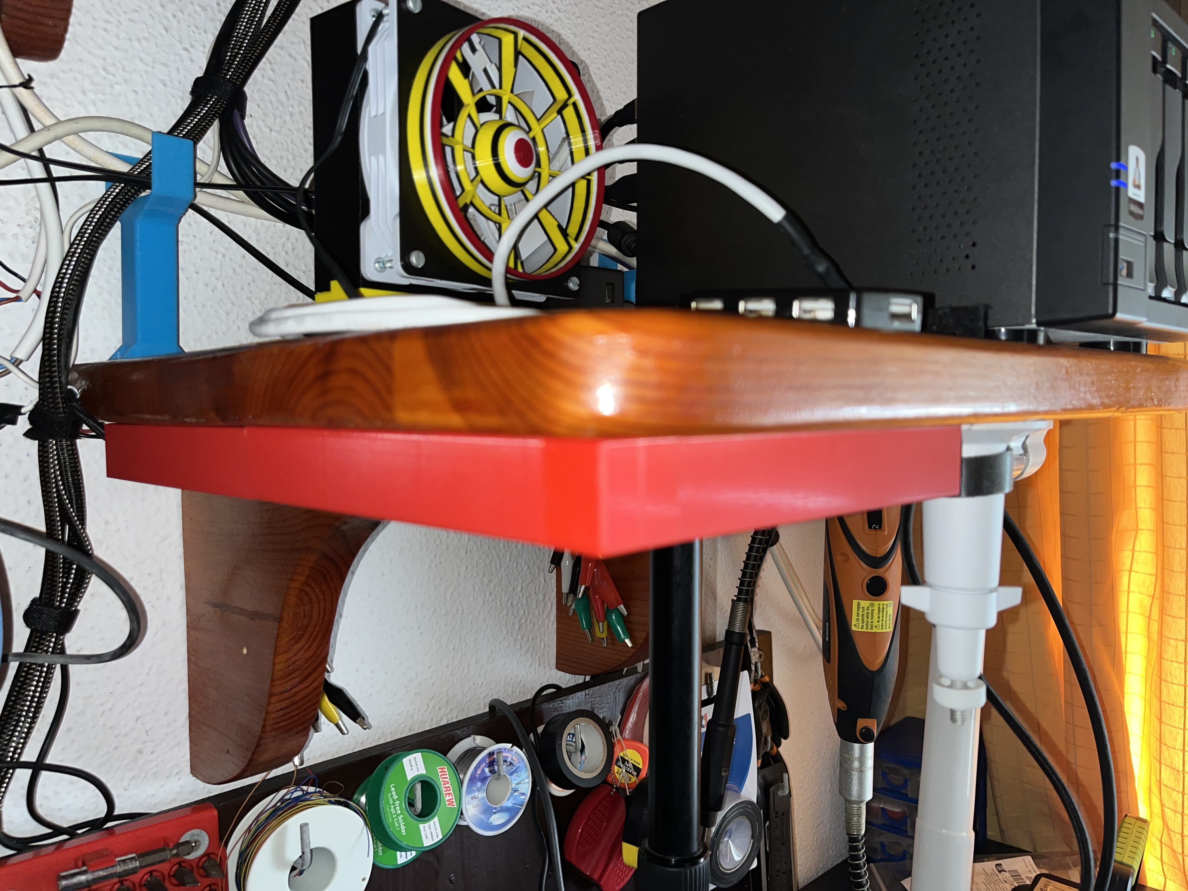 Guia de cables para debajo de mesa o repisa
