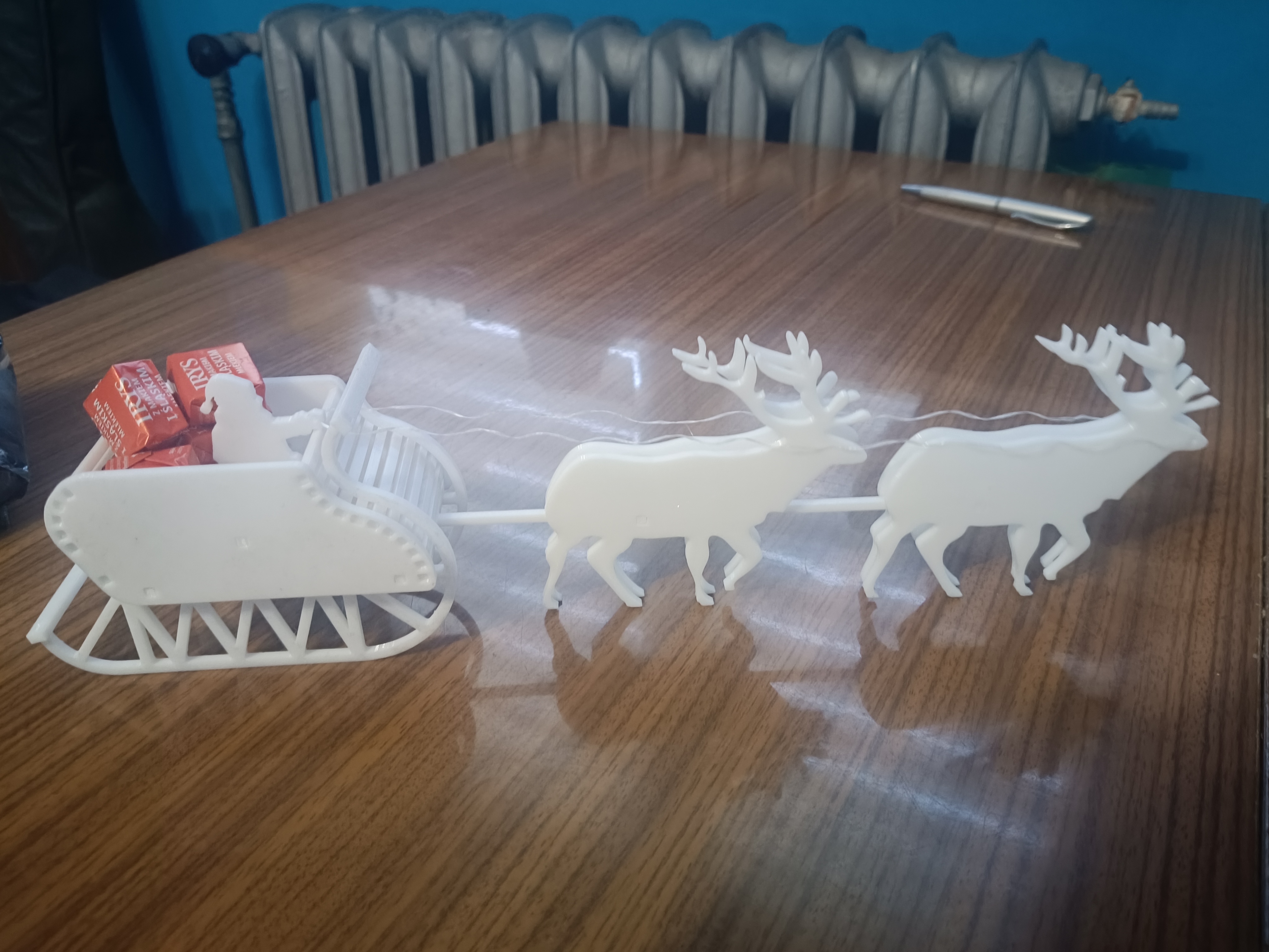 Santa’s Sleigh & Reindeer - Silhouette Assembly Kit