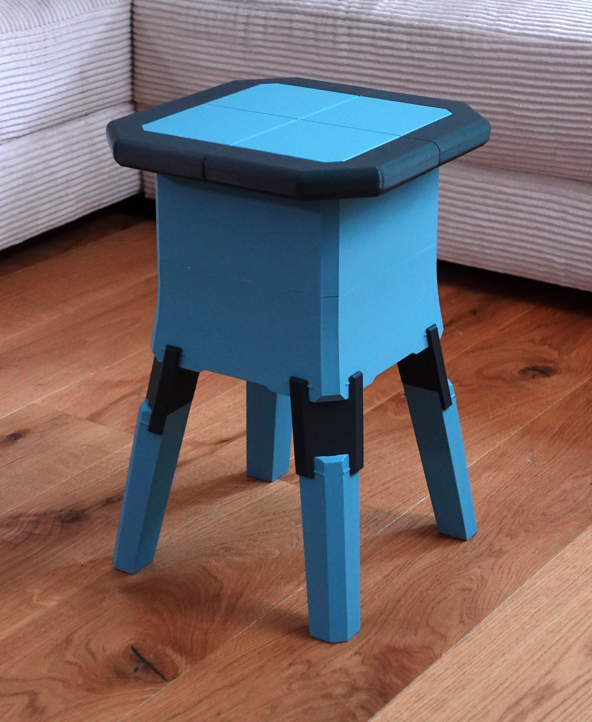 Miniatura 4 do modelo 3D Stool is the box