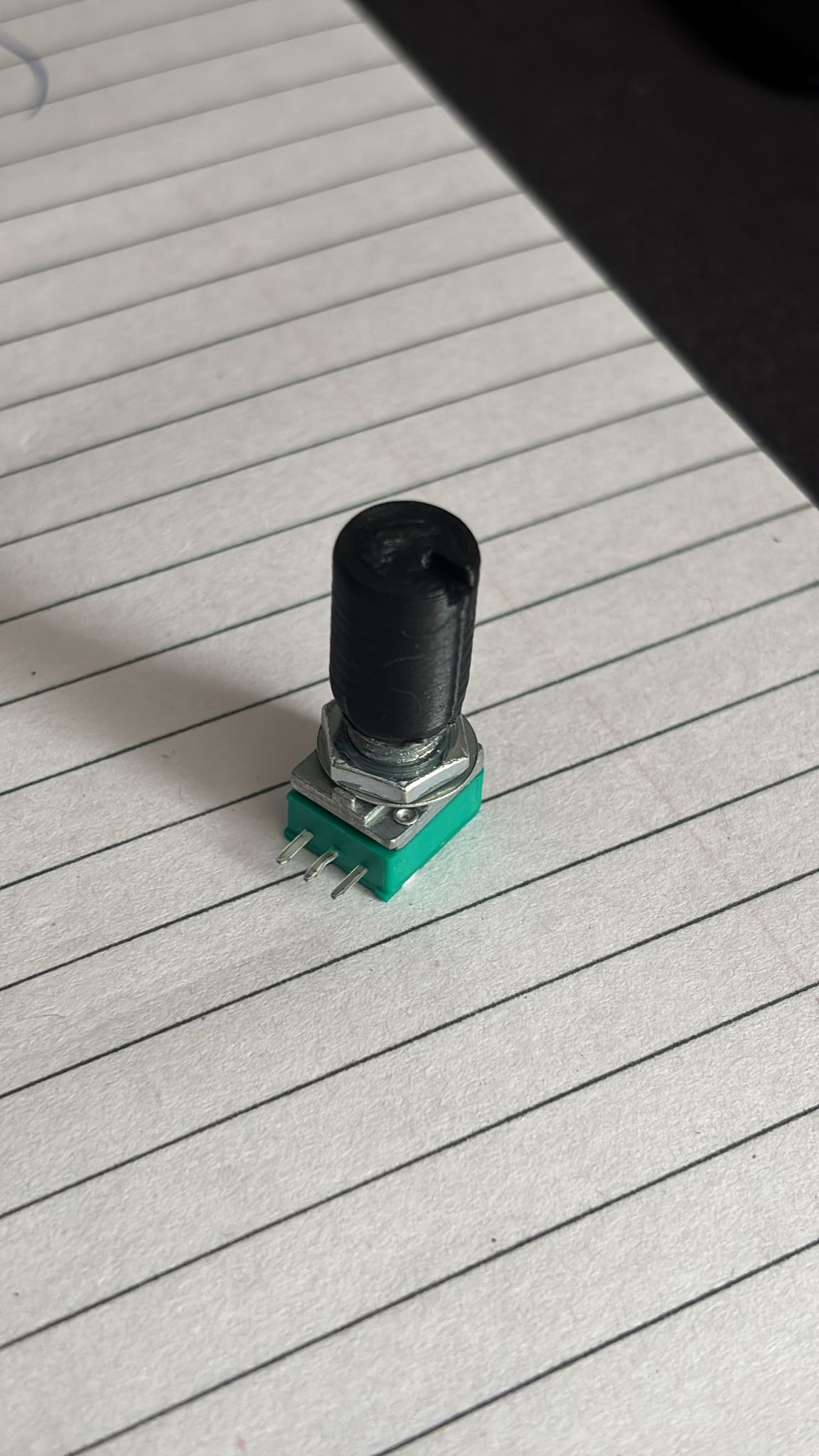 Simple thin potentiometer knob