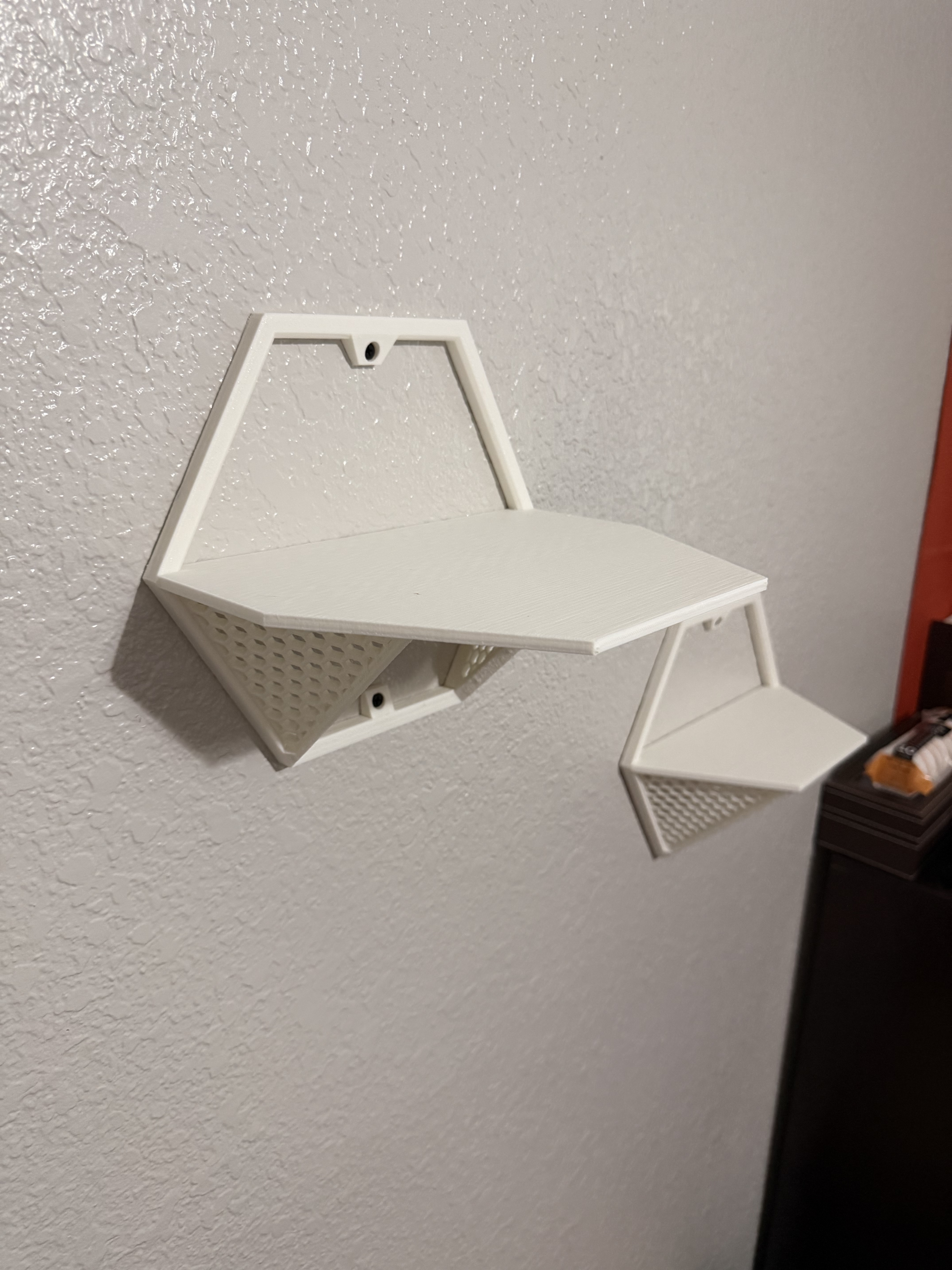 Honeycomb Display Shelf No supports (Longer shelf & 2nd Screw Hole)