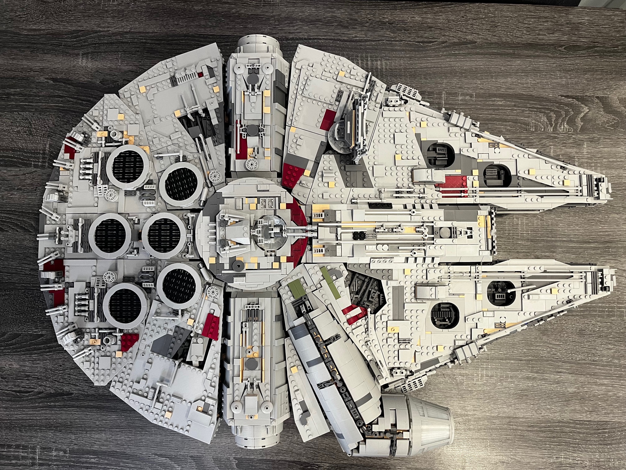Millennium Falcon Brick Set