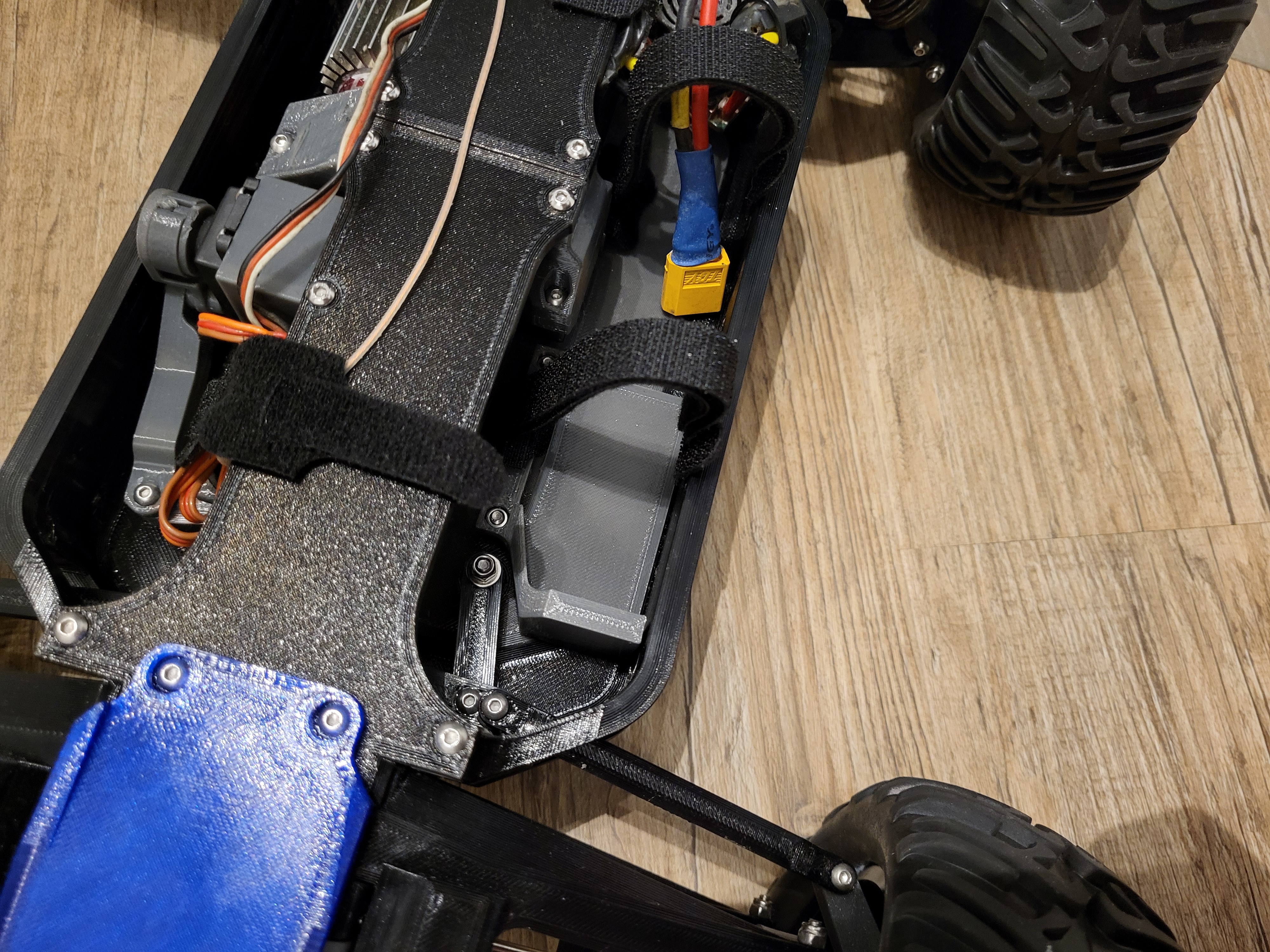 Improved Battery Holder for DukeDoks Cramer 4x4