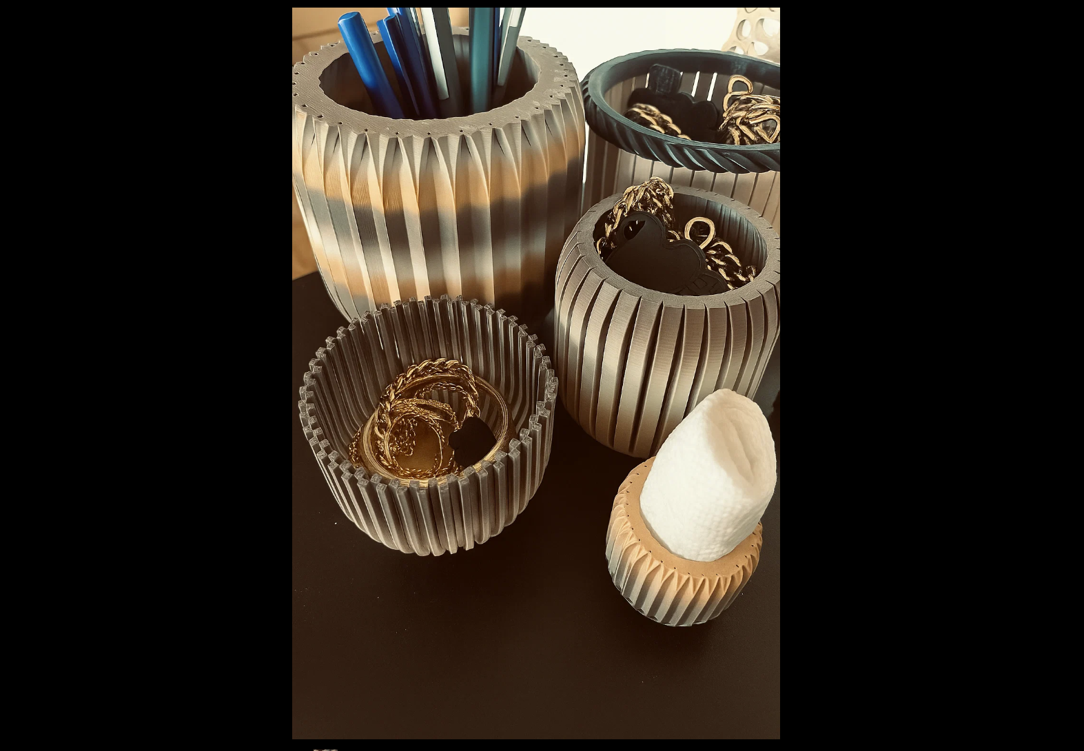 Set of three 3D-printed pots