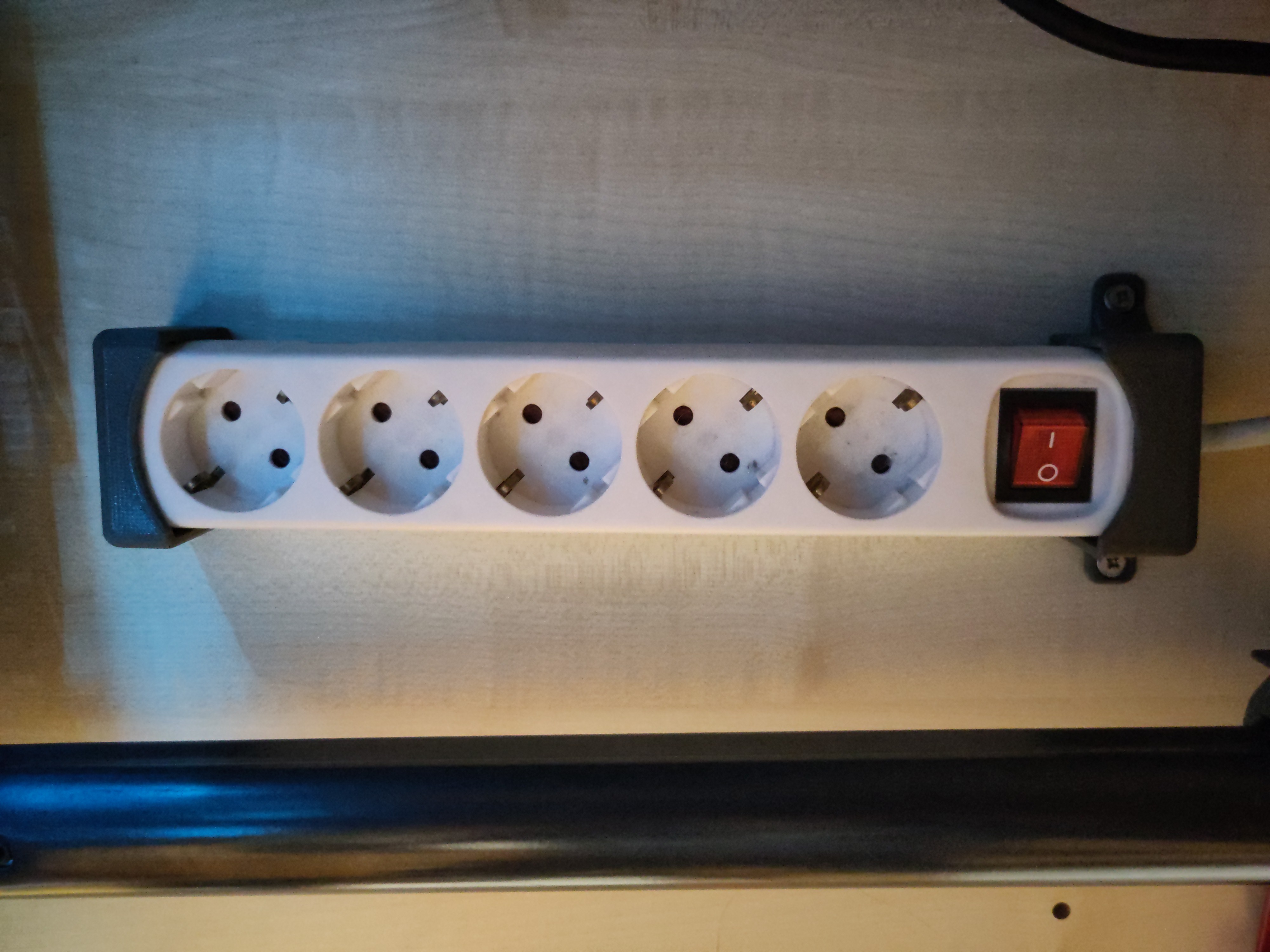 Multi Plug Socket Mount