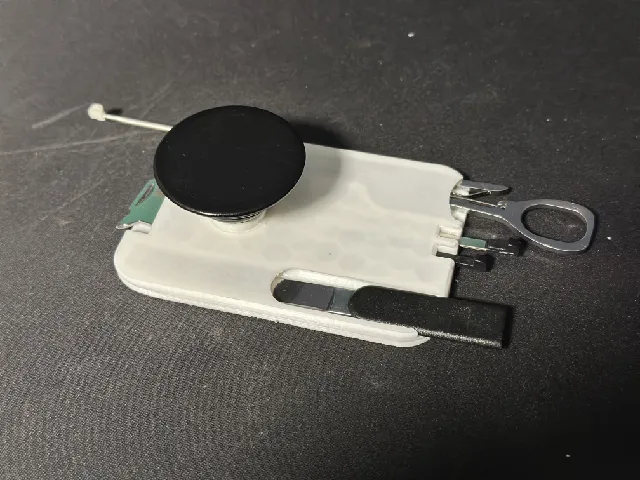 magsafe mounted multitool with pop socket
