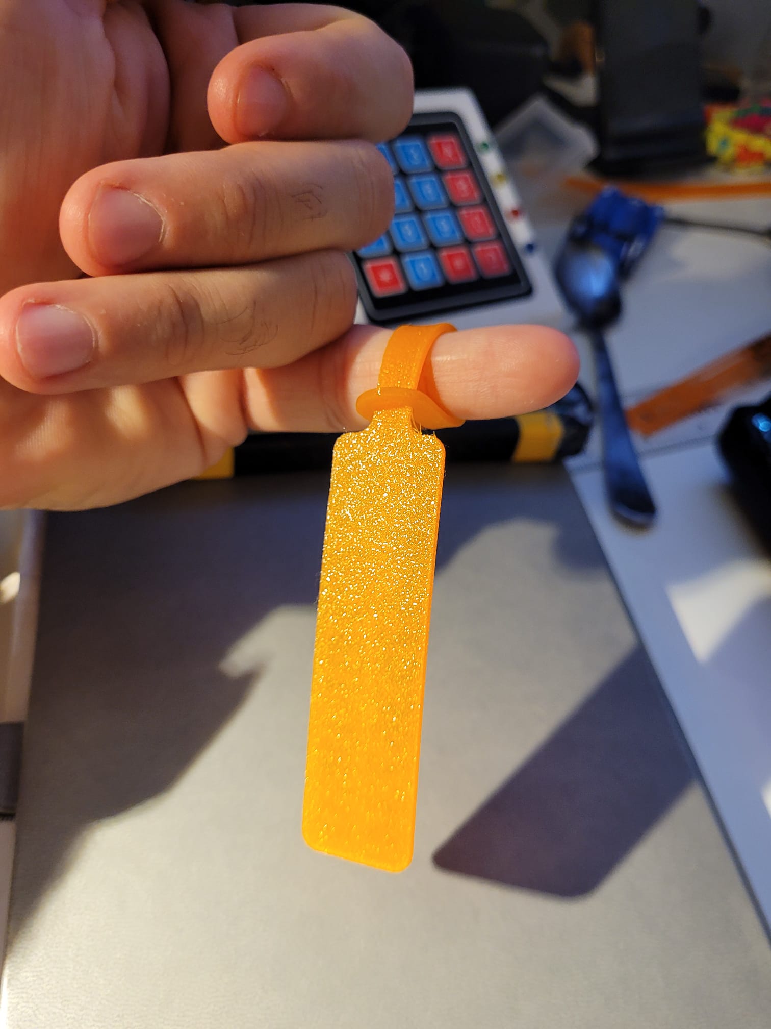Flexible luggage identification tag