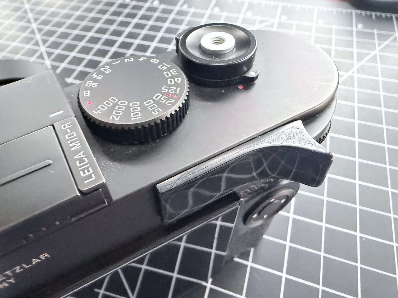 Hitchhiker thumb grip for Leica M