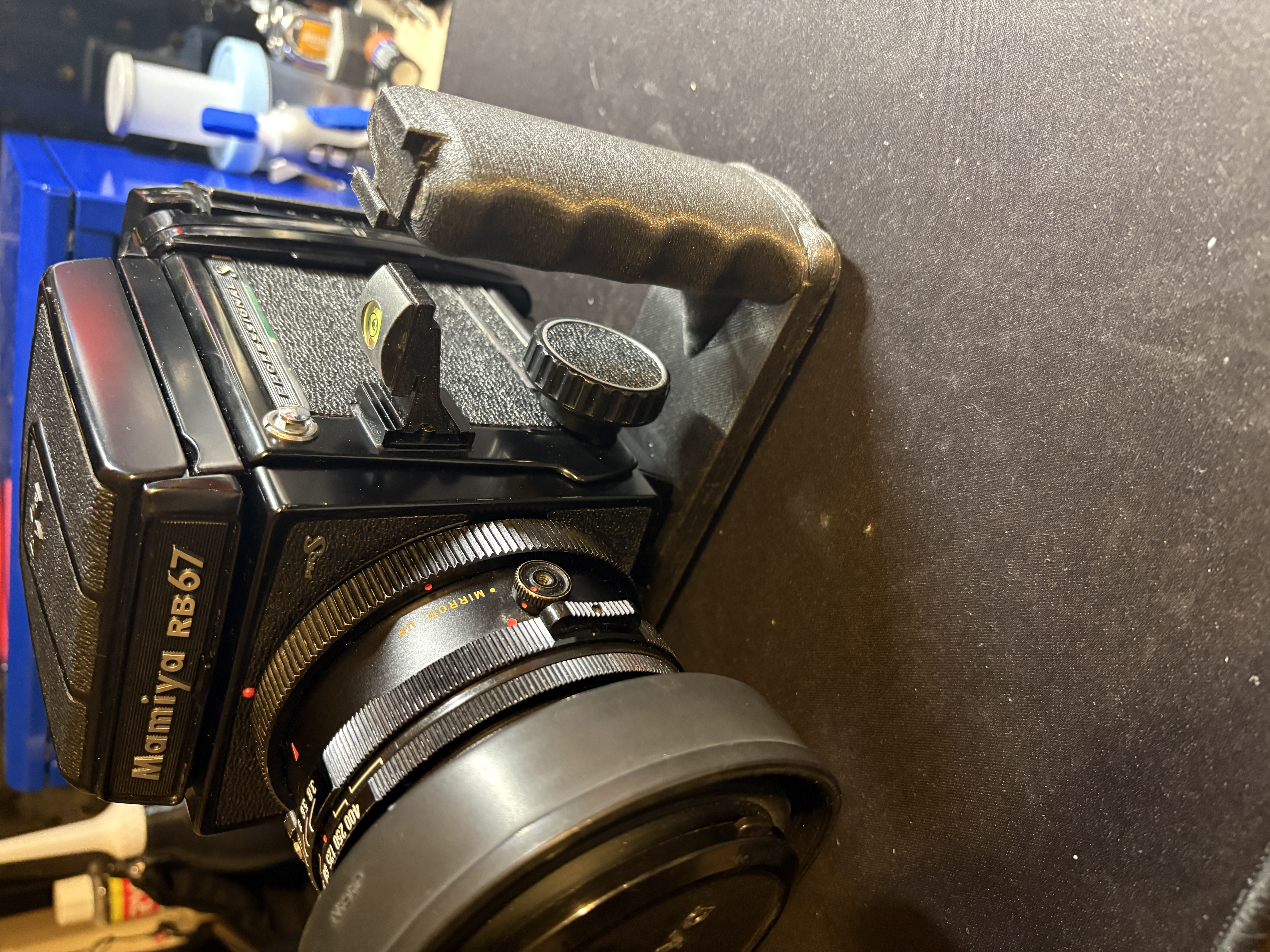 Left hand Grip for Mamiya RB67 remixed from   https://www.thingiverse.com/thing:2439779