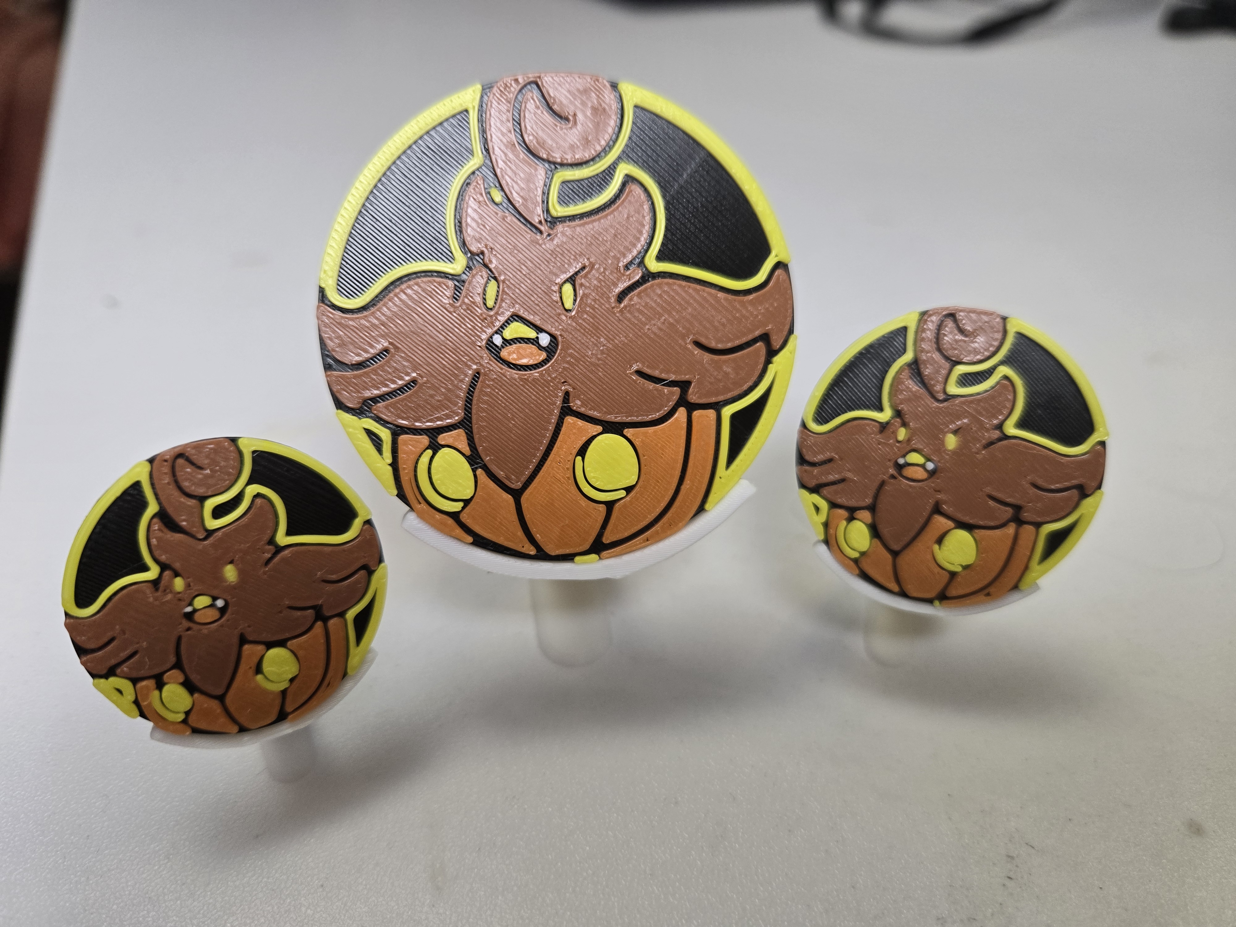 Scalable "Invisible" Coin Stand