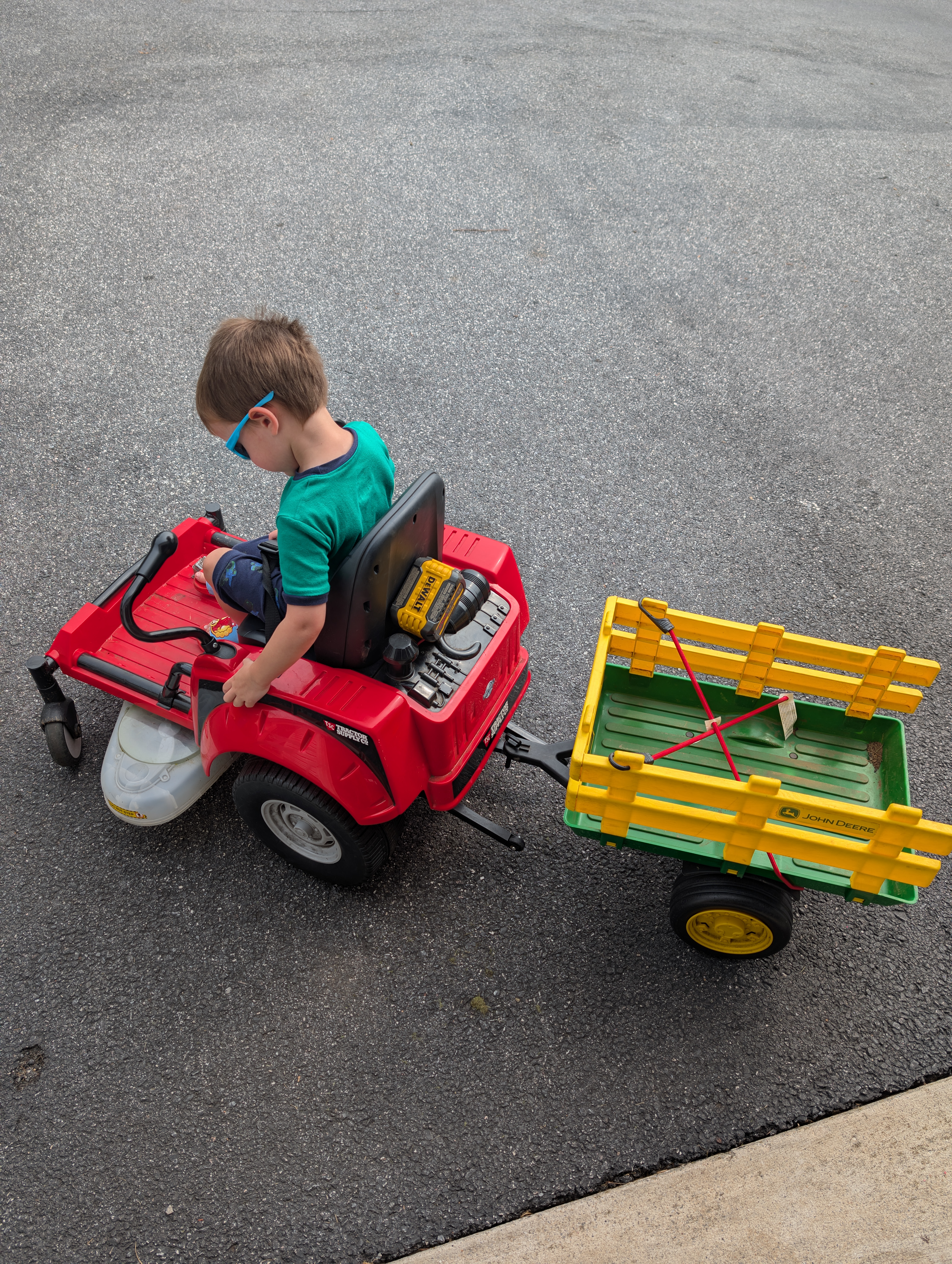 Kid Trax Tractor Supply Company TSC Ride On Zero Turn Tractor Powerwheel Hitch