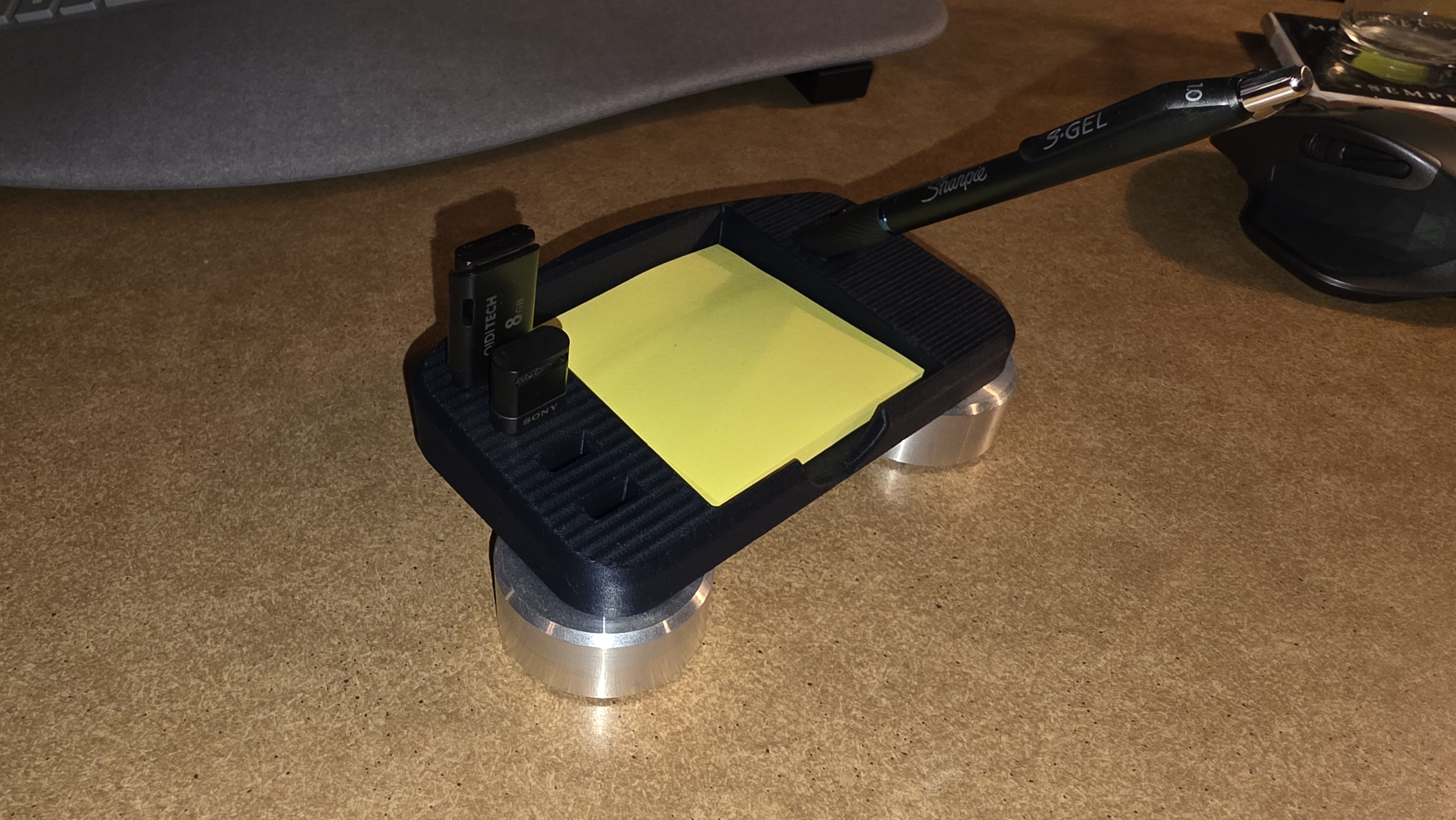 Miniatura 3 do modelo 3D Post it note desk organizer