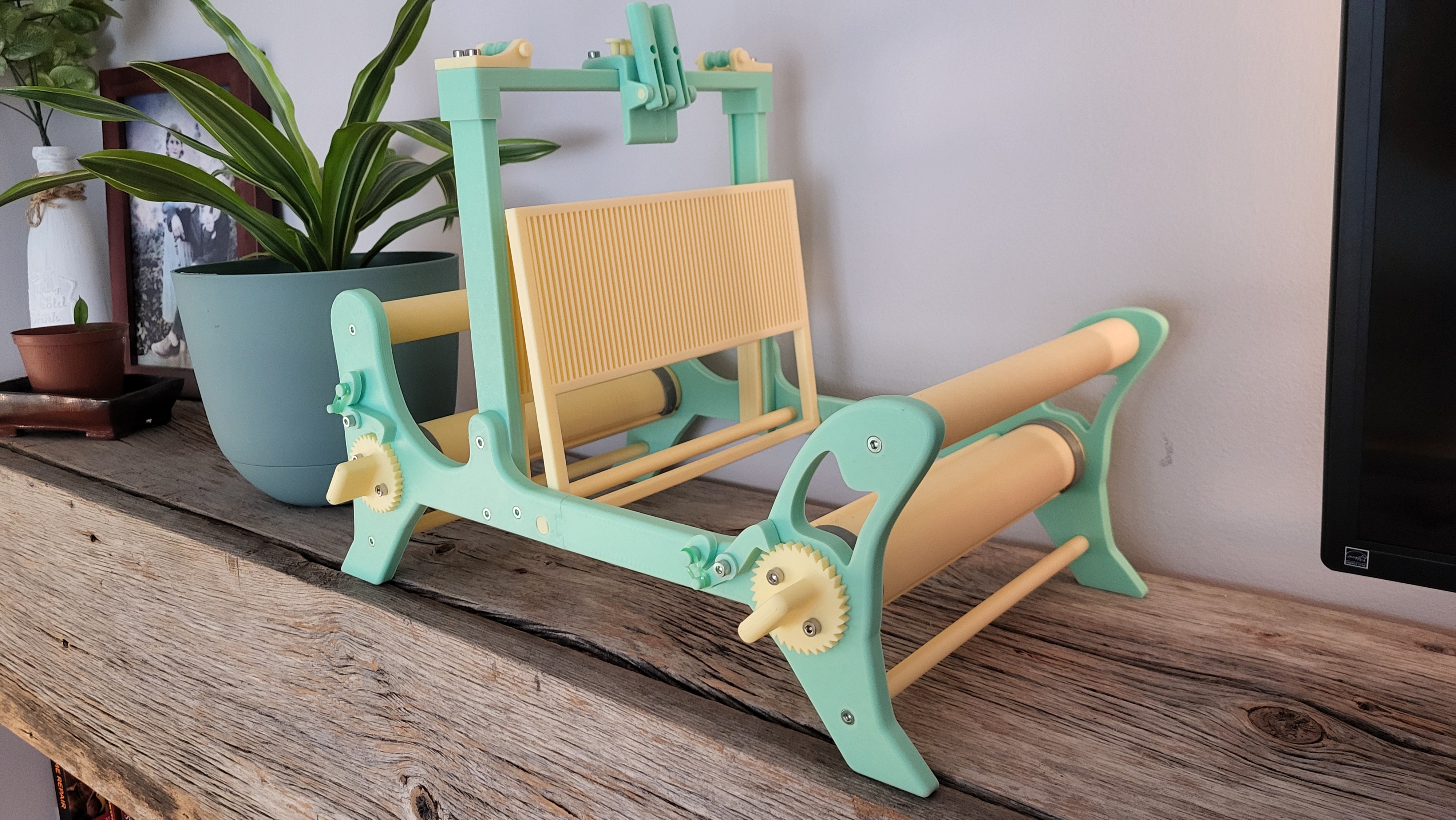 Fall is looming !! The weaving loom