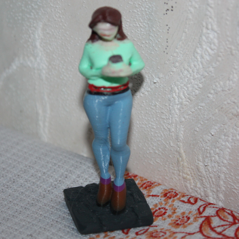Miniatur Office Female with Coffee Nosupport MMU QUADS Clean Mesh
